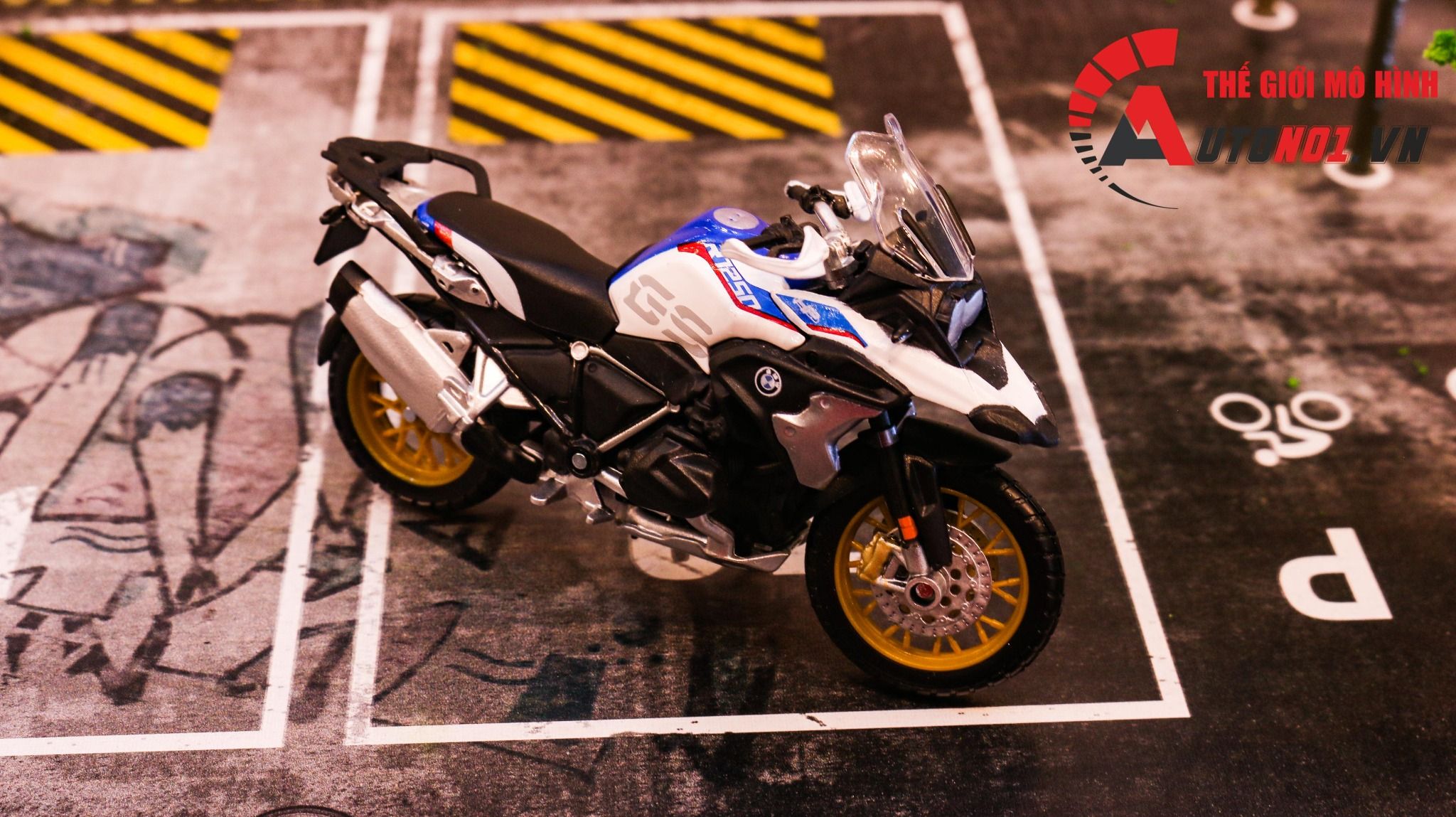 Mô hình xe Bmw R1250 gs white 1:18 Maisto 8009