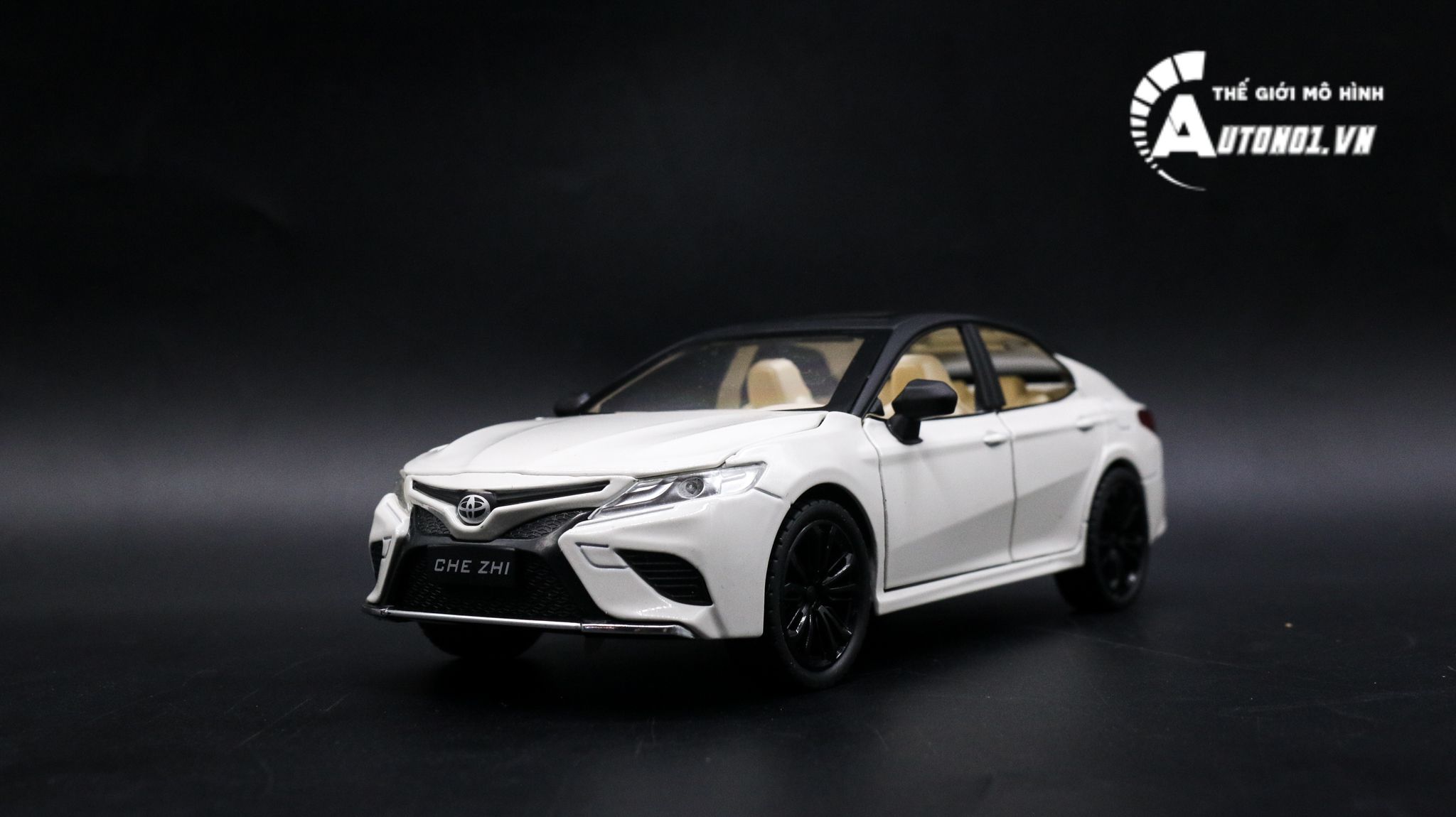  Mô hình xe Sedan Toyota Camry 2020 full open có âm thanh đèn tỉ lệ 1:24 Chezhi OT409 