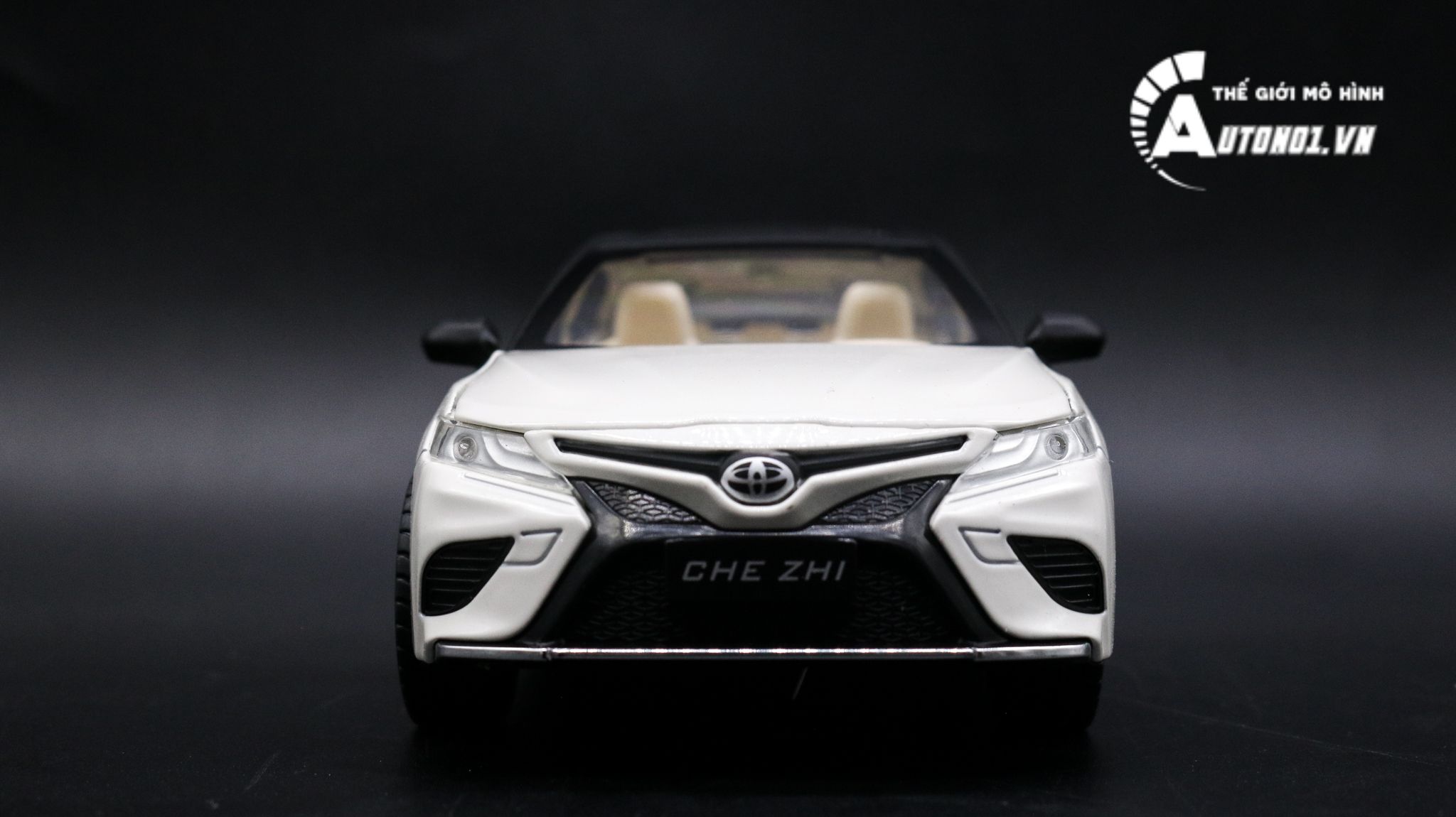  Mô hình xe Sedan Toyota Camry 2020 full open có âm thanh đèn tỉ lệ 1:24 Chezhi OT409 