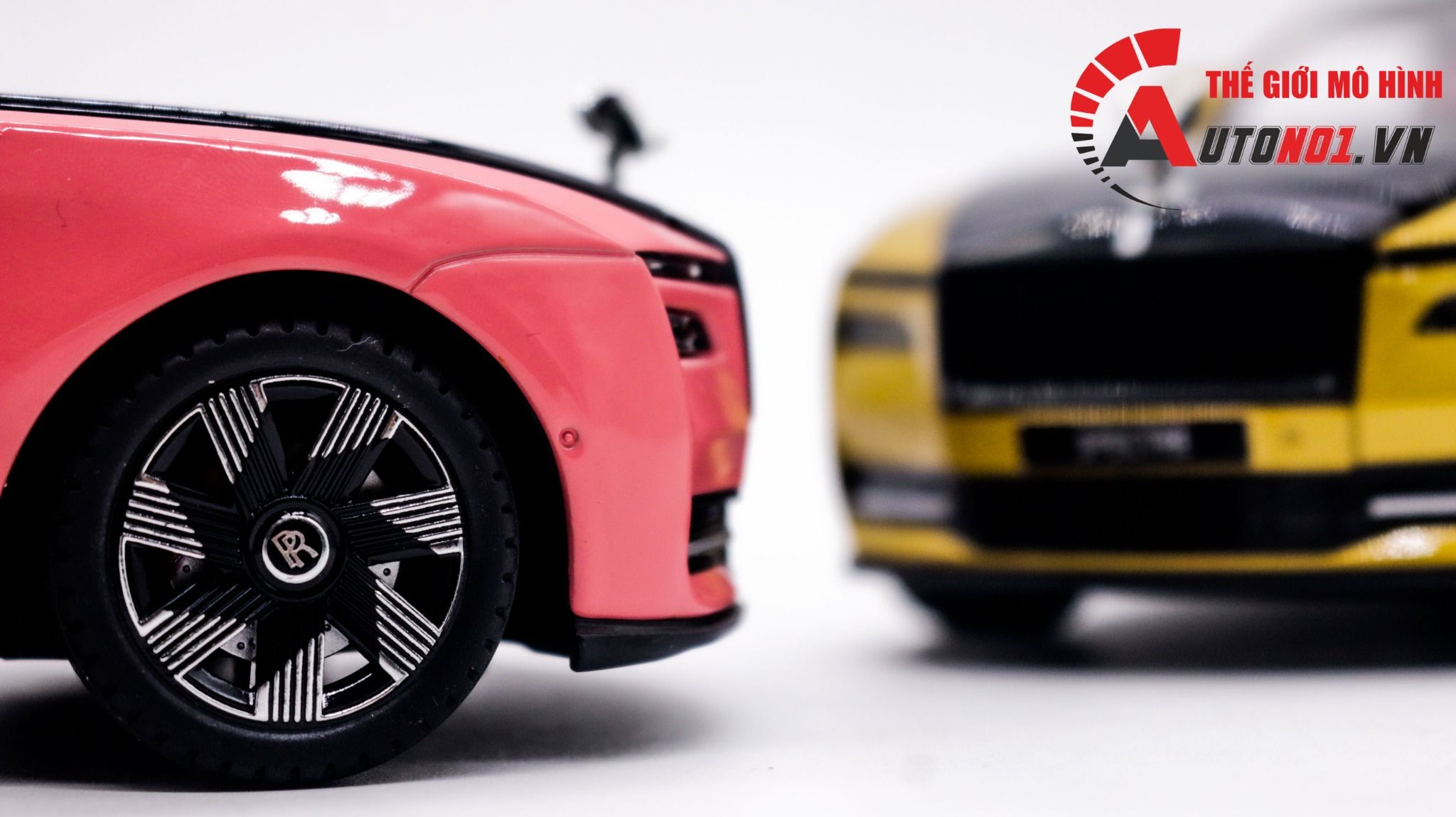 Mô hinh xe Rolls Royce Spectre full open - đánh lái được tỉ lệ 1:24 Newao OT312