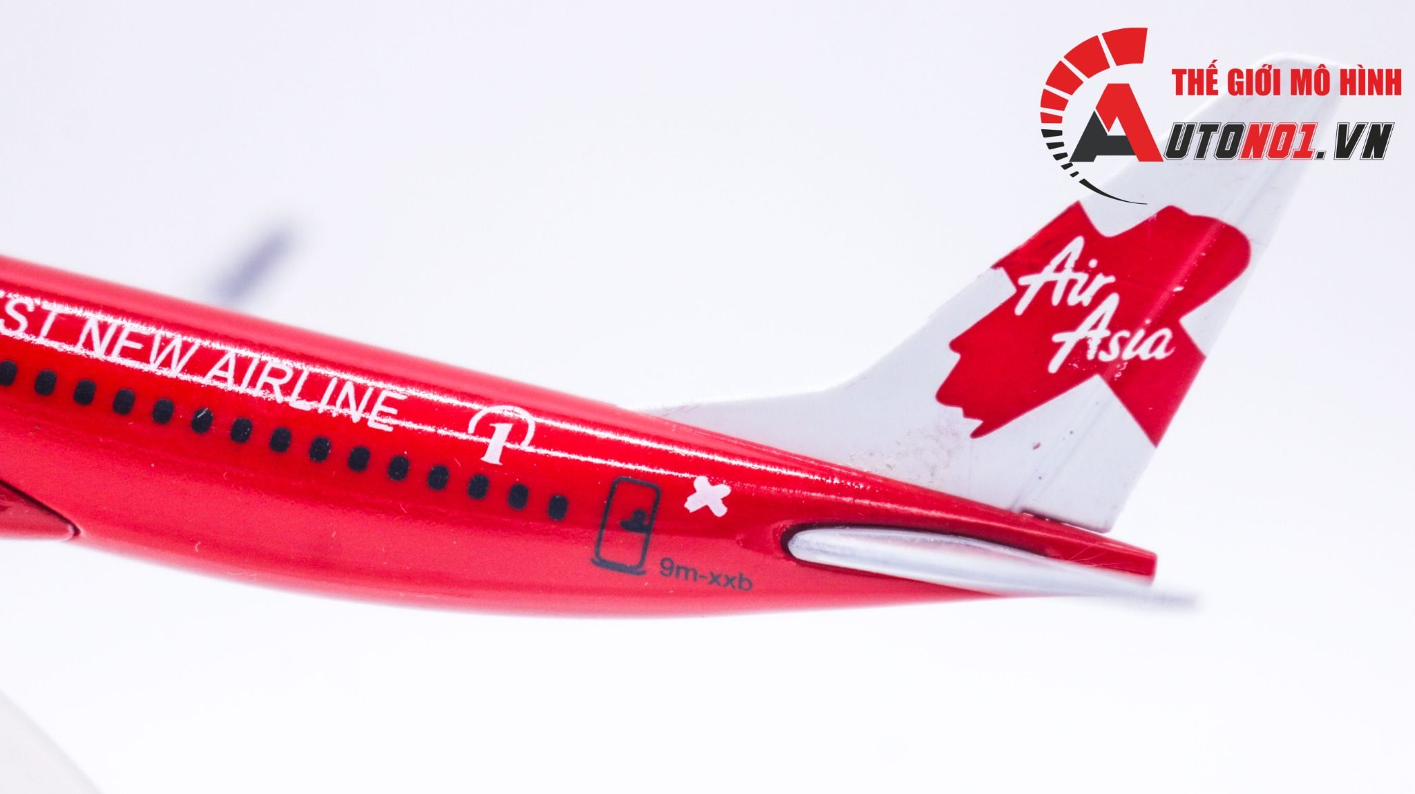 Mô hình máy bay Air Asia.com Boeing B737 16cm MB16047