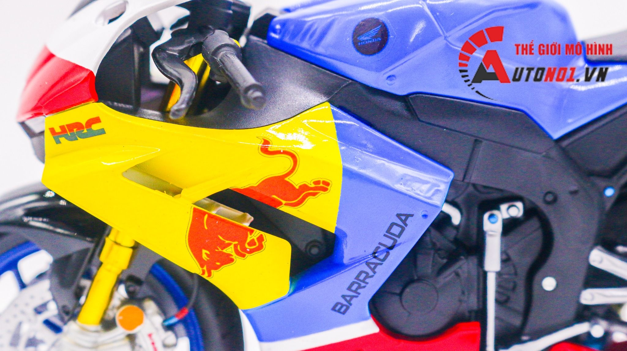 Mô hình xe độ Honda CBR1000RR custom Redbull độ pô akrapovic tỉ lệ 1:12 Autono1 D241C