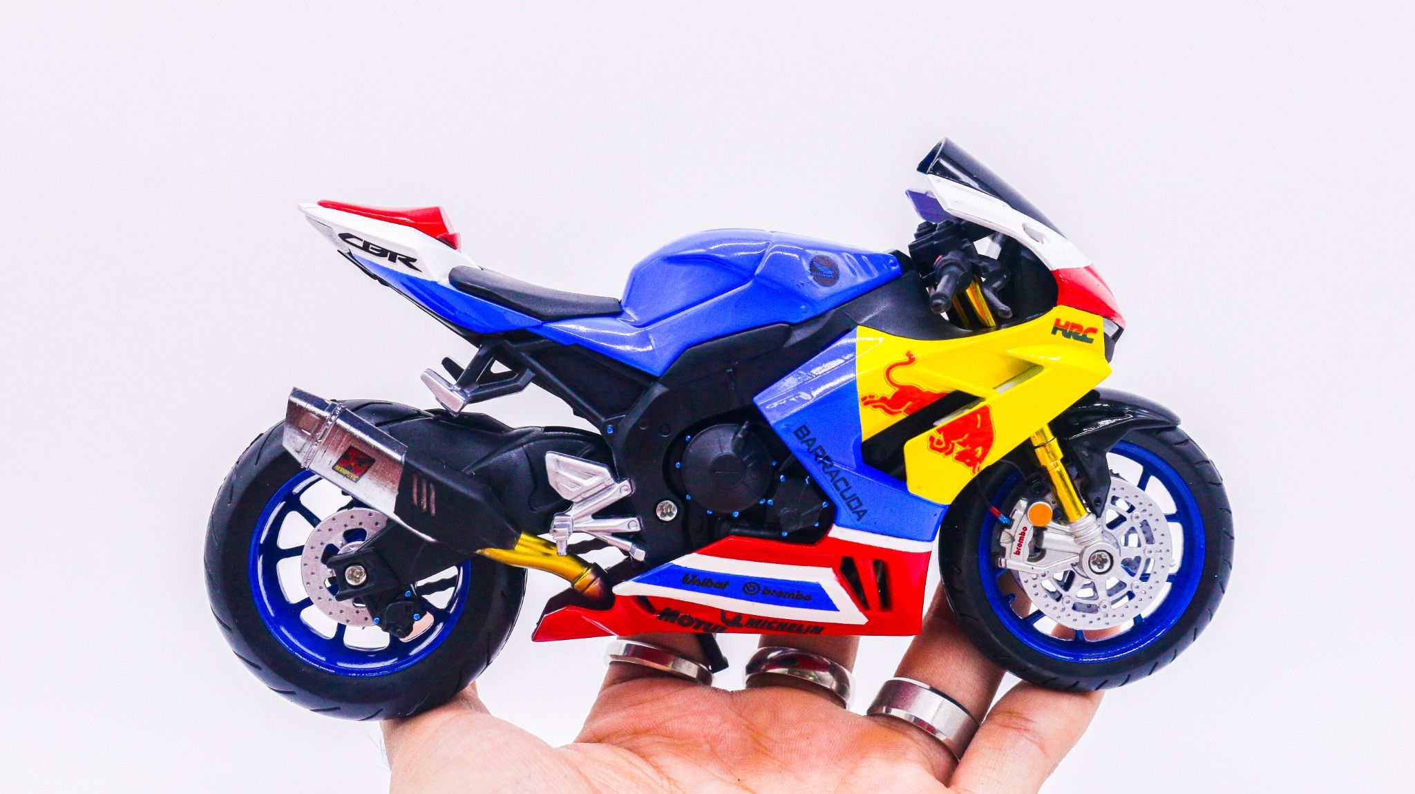 Mô hình xe độ Honda CBR1000RR custom Redbull độ pô akrapovic tỉ lệ 1:12 Autono1 D241C