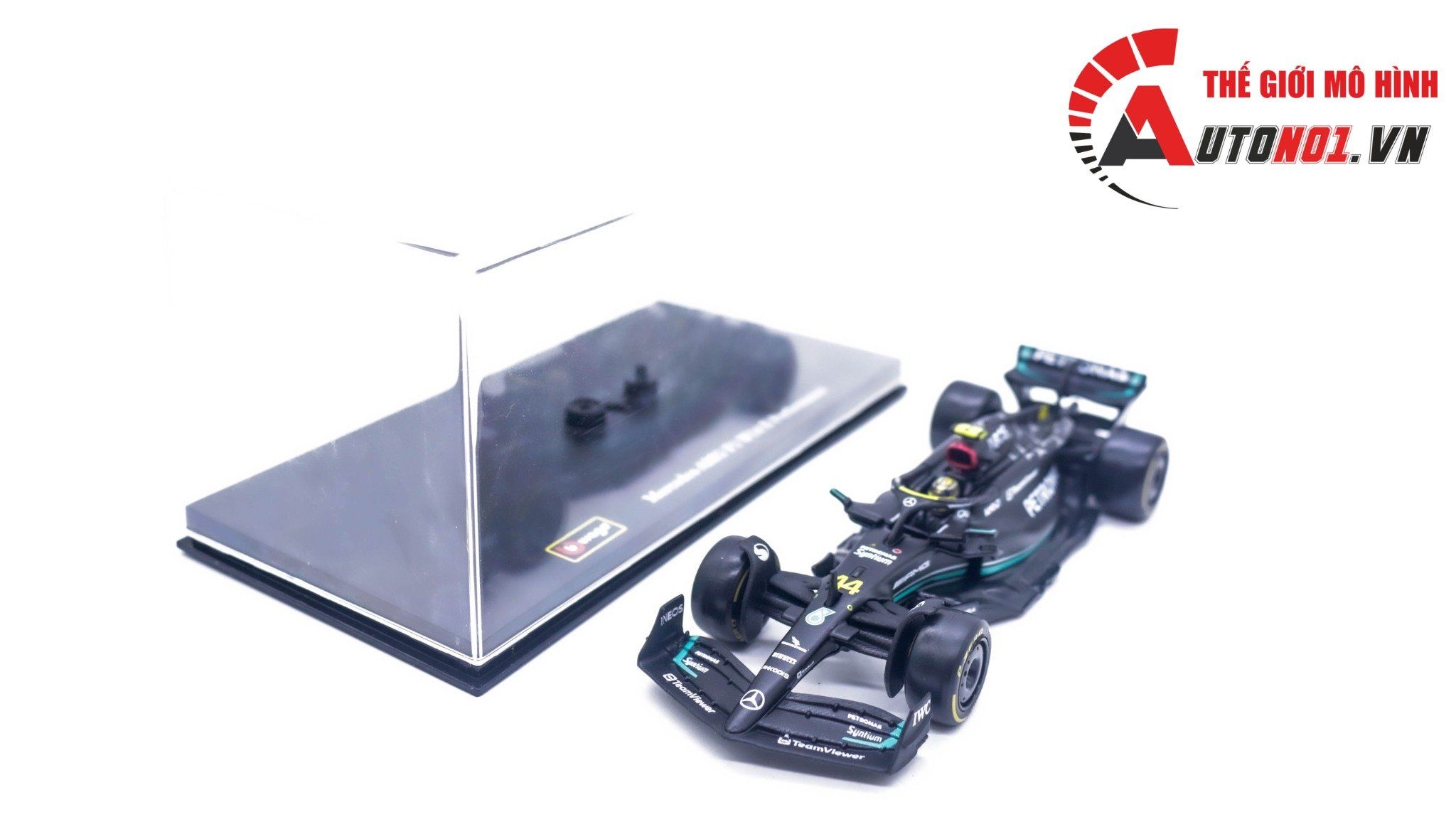 Mô hình xe đua F1 Formula Mercedes Benz Petronas 2023 W14 hộp mica có figure tỉ lệ 1:43 Bburago OT324 18-38081