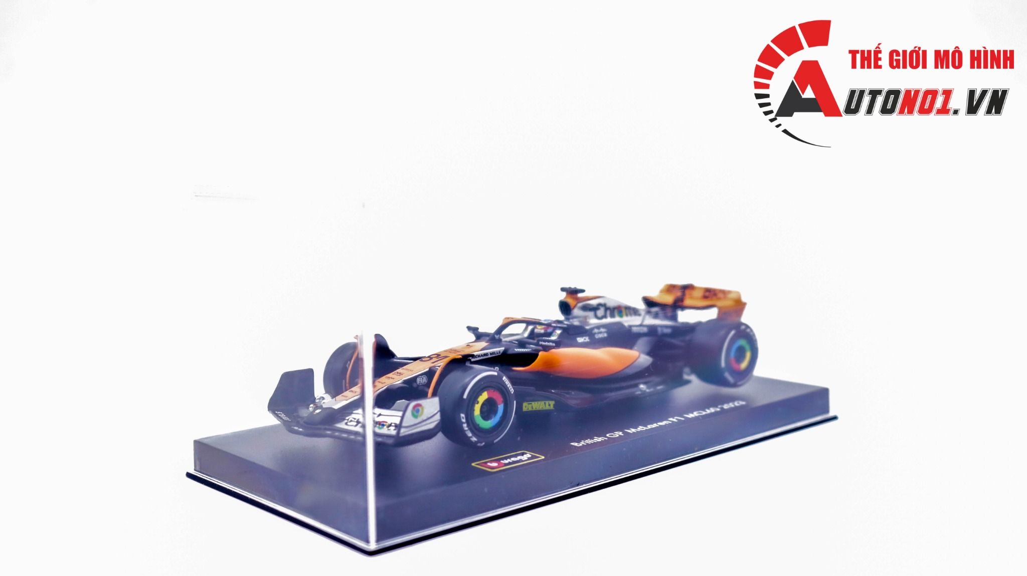 Mô hình xe đua F1 Formula Mclaren MCL60 2023 hộp mica có figure tỉ lệ 1:43 Bburago OT322