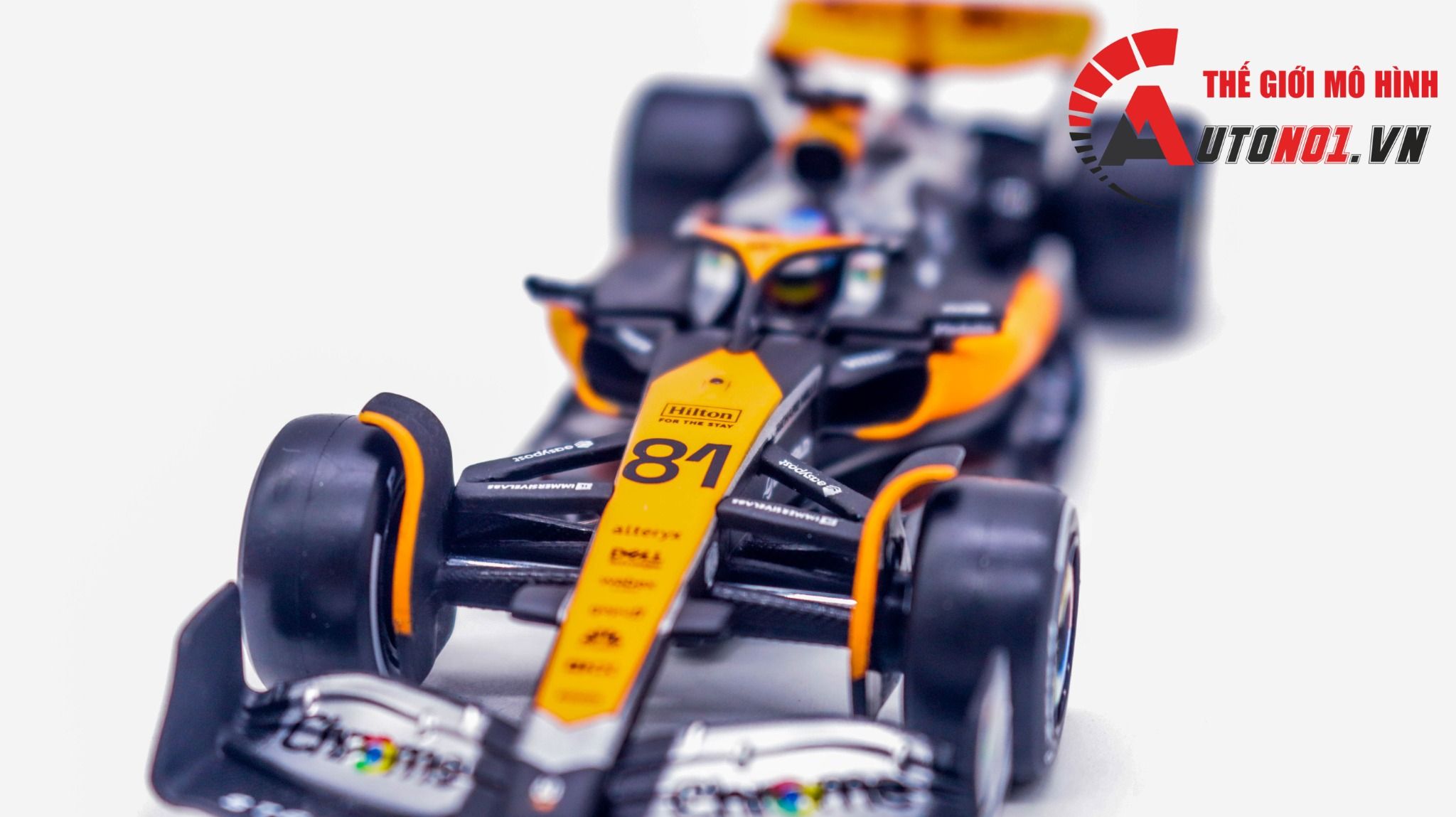 Mô hình xe đua F1 Formula Mclaren MCL60 2023 hộp mica có figure tỉ lệ 1:43 Bburago OT322