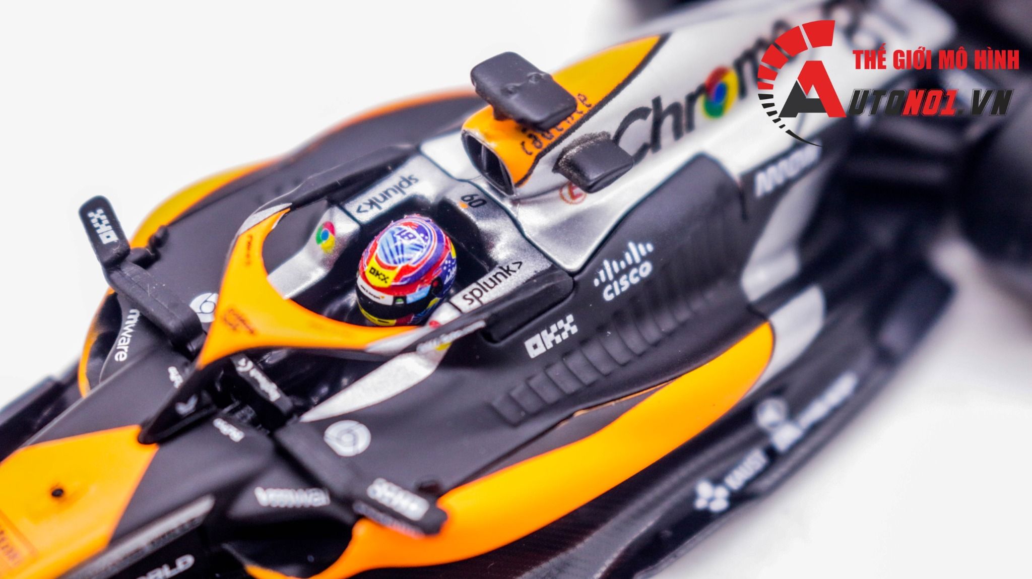 Mô hình xe đua F1 Formula Mclaren MCL60 2023 hộp mica có figure tỉ lệ 1:43 Bburago OT322