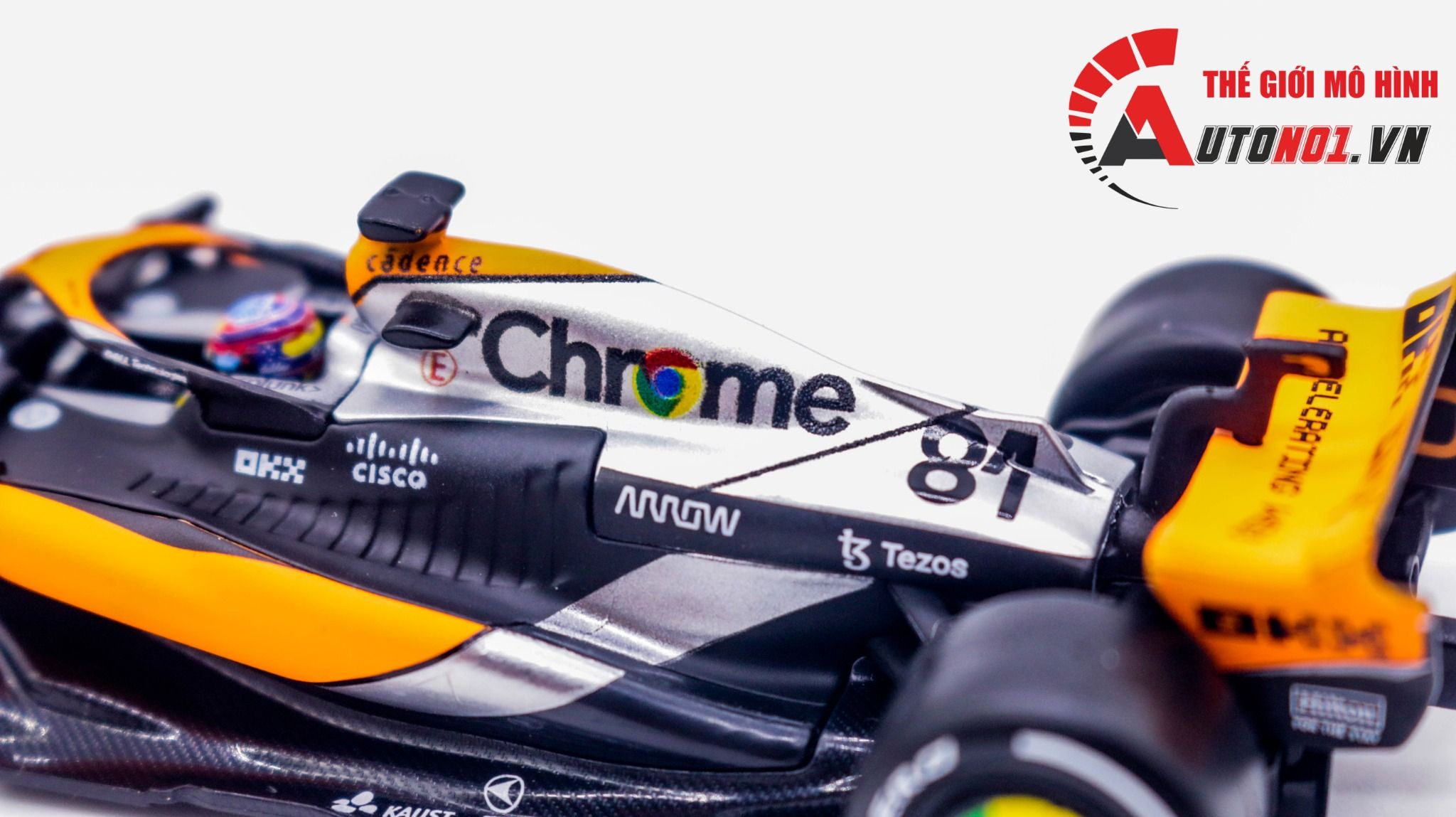 Mô hình xe đua F1 Formula Mclaren MCL60 2023 hộp mica có figure tỉ lệ 1:43 Bburago OT322