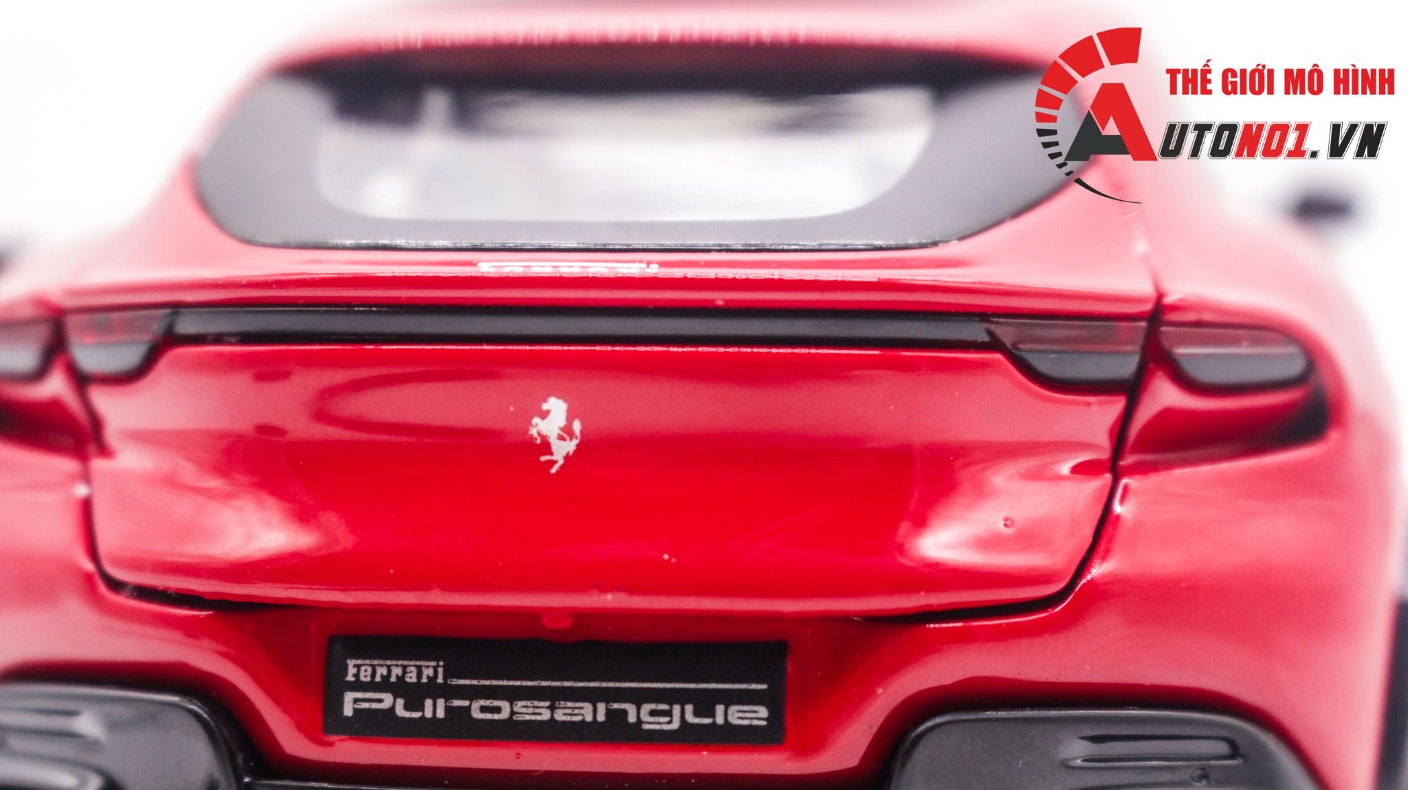Mô hình xe Ferrari purosangue SUV full kính có đế 1:25 Bburago OT320
