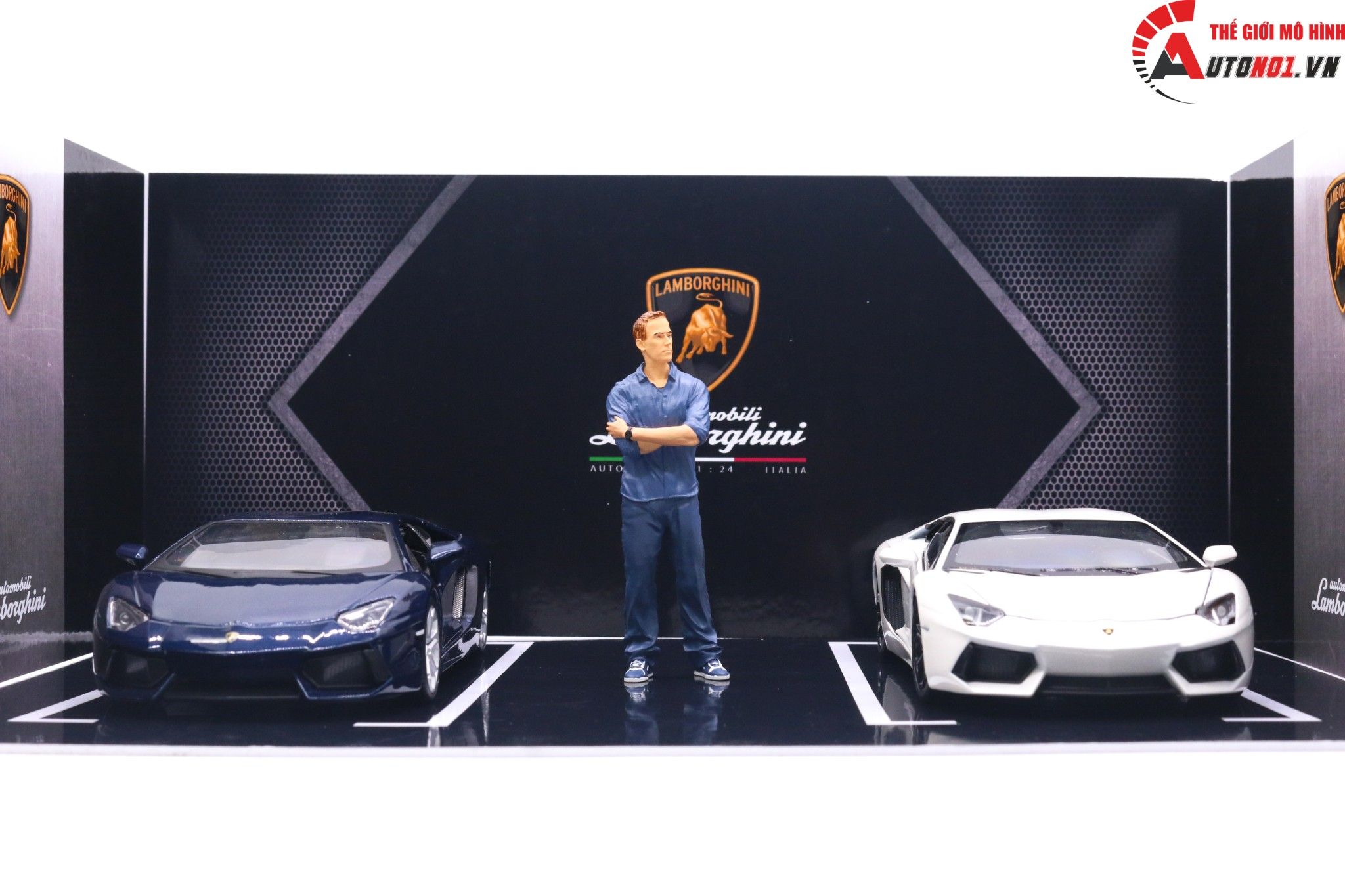  Diorama 1:24 Showroom trưng bày Lamborghini cho xe tỉ lệ 1:24 kích thước 35X25X15cm 4 tấm lắp ghép formex 5li DR010B 