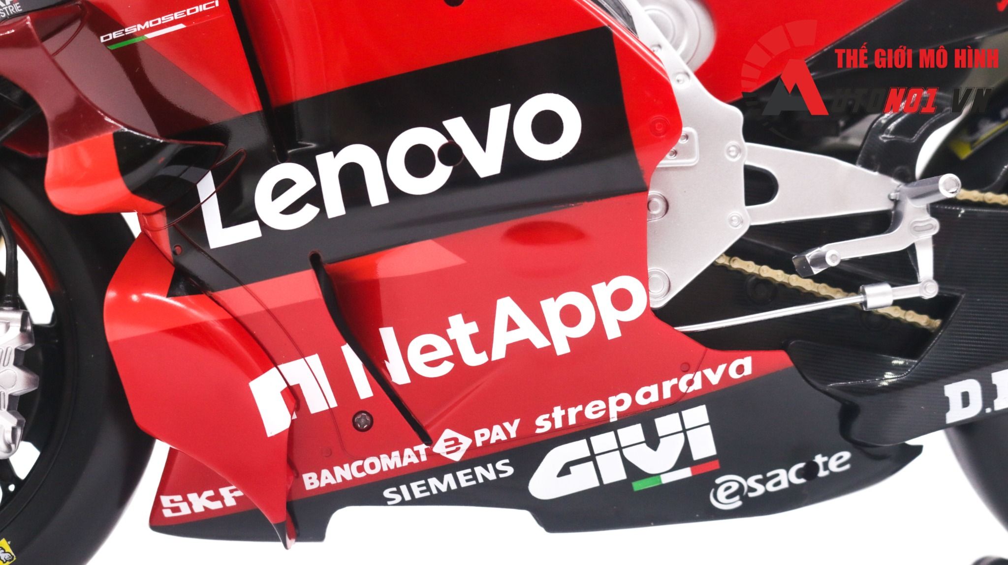 Mô hình xe mô tô Ducati Lenovo Racing Team 2022 tỉ lệ 1:6 Maisto 32229 MT048