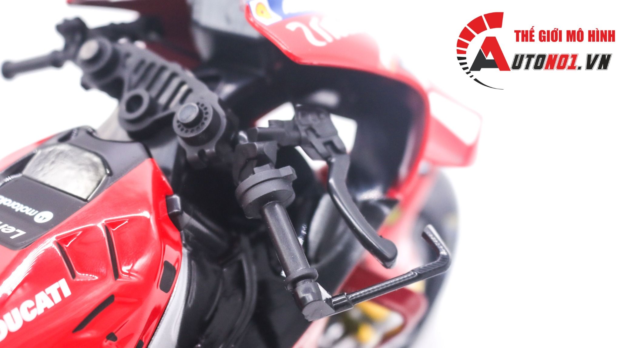 Mô hình xe mô tô Ducati Lenovo Racing Team 2022 tỉ lệ 1:6 Maisto 32229 MT048