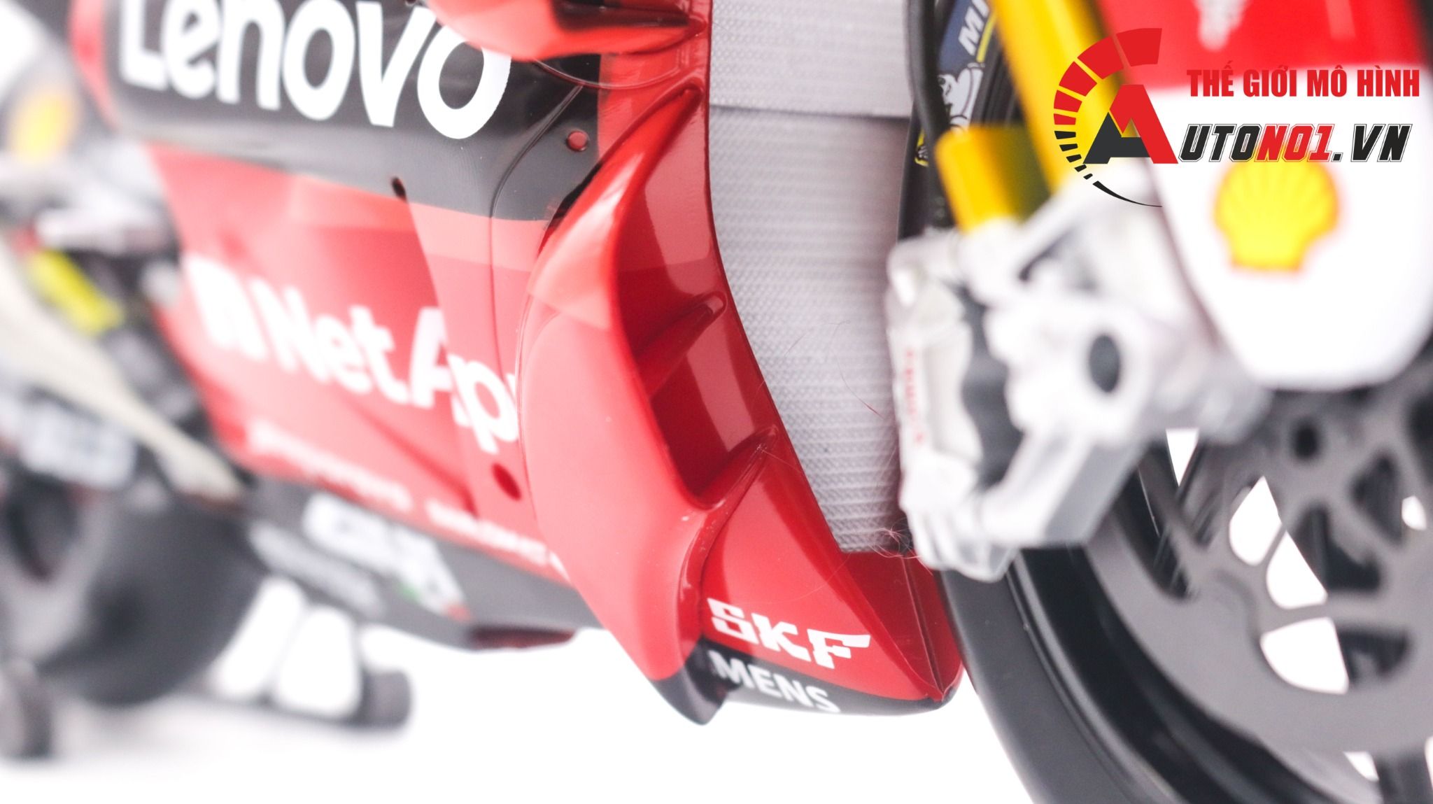 Mô hình xe mô tô Ducati Lenovo Racing Team 2022 tỉ lệ 1:6 Maisto 32229 MT048