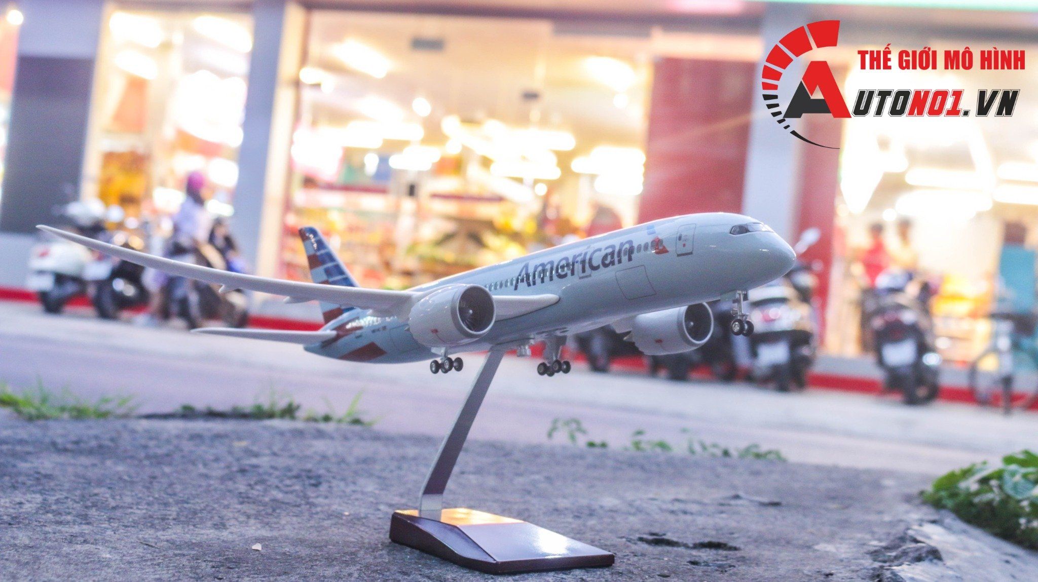 Mô hình máy bay American Boeing B787 47cm 1:130 có đèn led tự động theo tiếng vỗ tay hoặc chạm MB47008