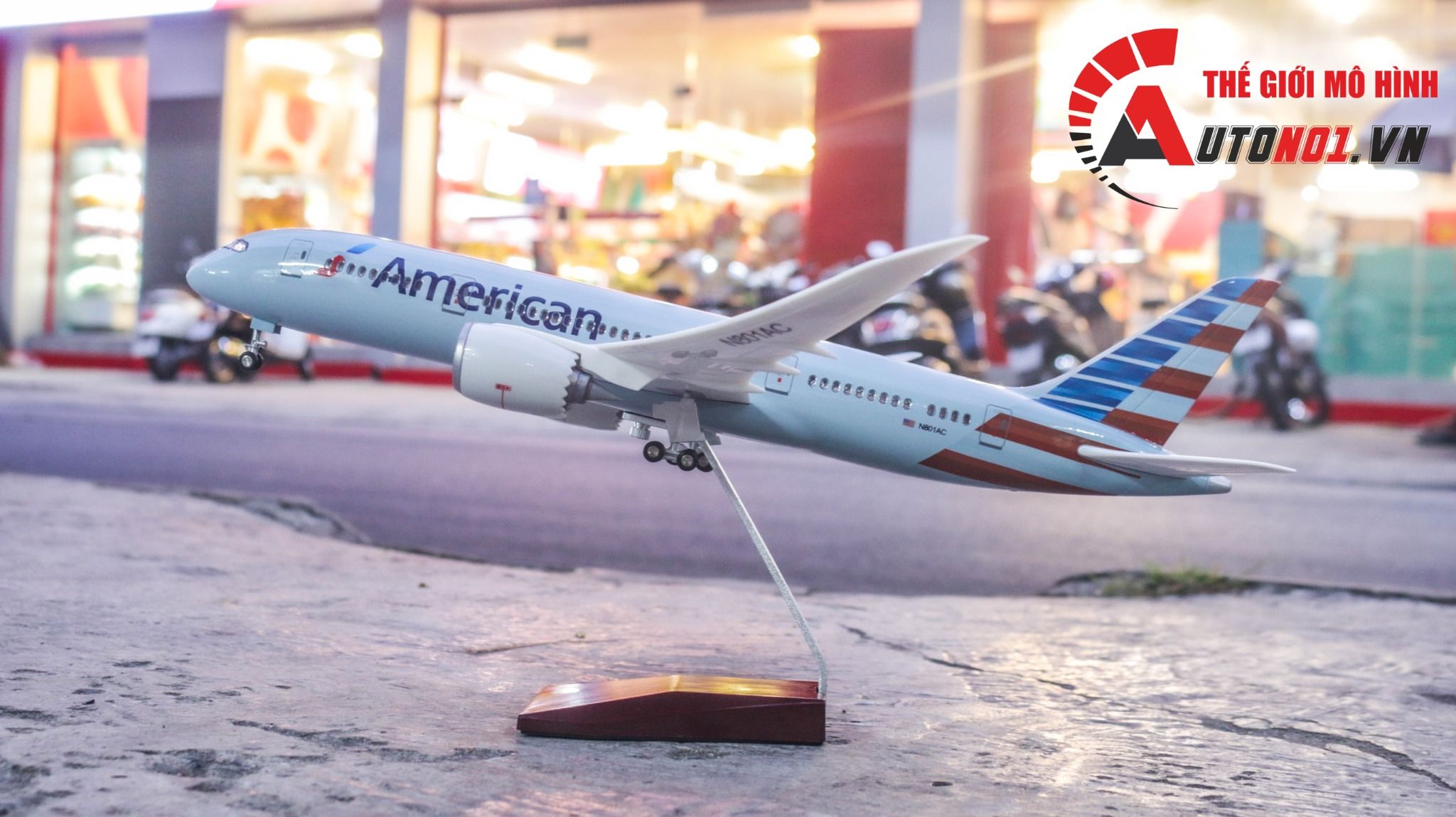 Mô hình máy bay American Boeing B787 47cm 1:130 có đèn led tự động theo tiếng vỗ tay hoặc chạm MB47008