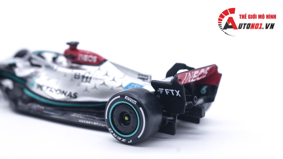 Mô hình xe đua F1 Mercedes AMG Petronas F1 W13 2022 #63 Hybrid 1:43 Bburago OT003