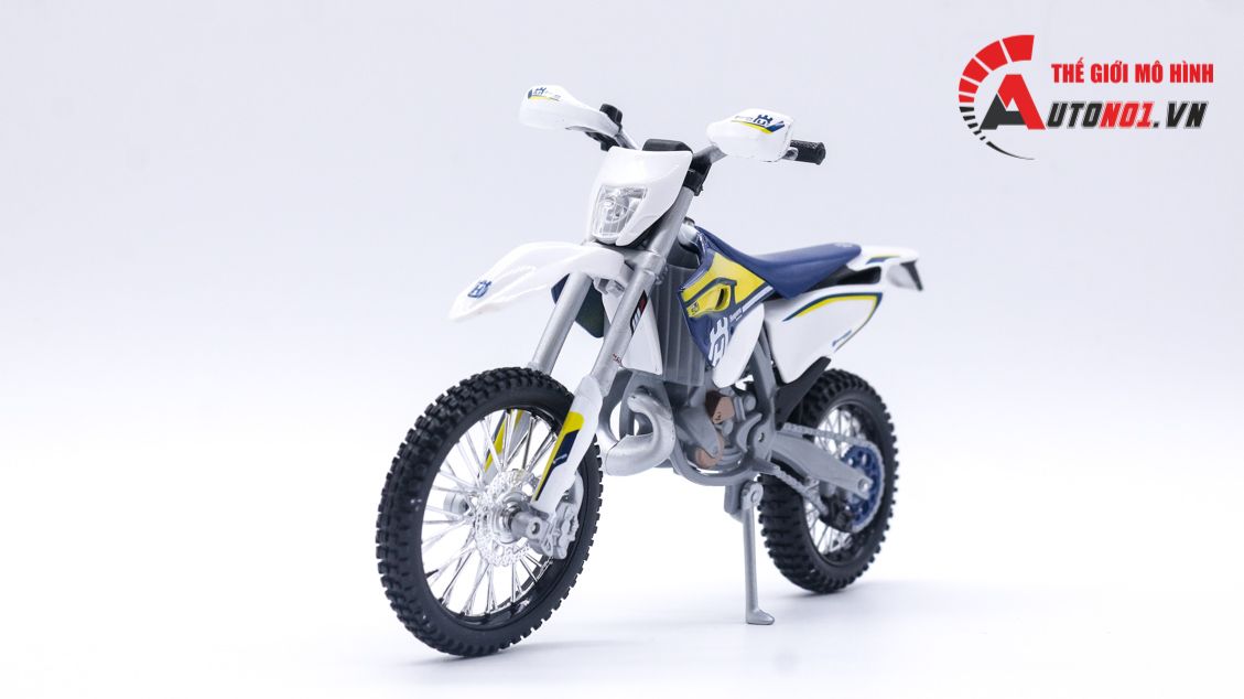 Mô hình xe cào cào Husqvarna fe 501 1:12 Maisto có đế 4831