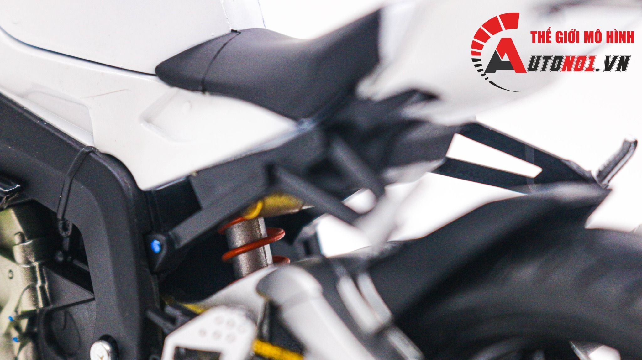  Mô hình xe độ BMW S1000RR HP4 race độ pô 1:12 Autono1 Joycity D022D 