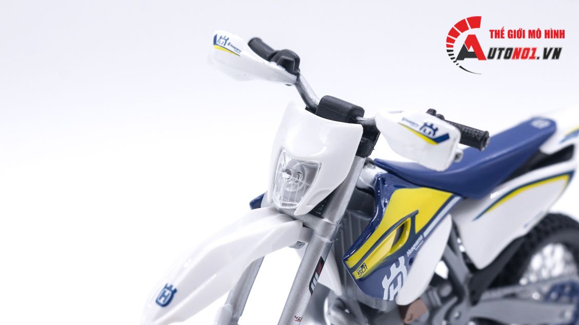 Mô hình xe cào cào Husqvarna fe 501 1:12 Maisto có đế 4831