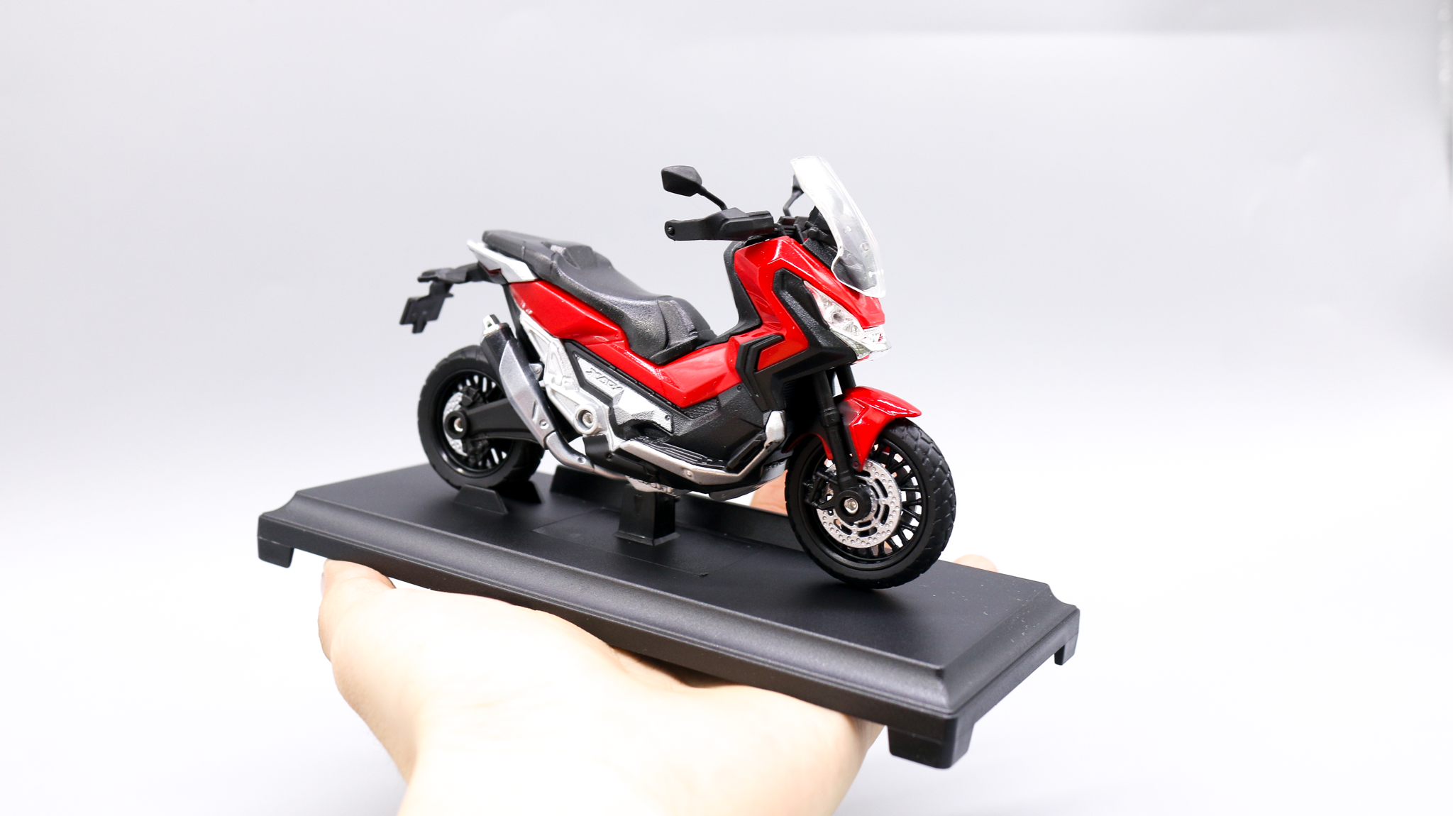  Mô hình xe Honda X-ADV 1:18 Welly 6900 