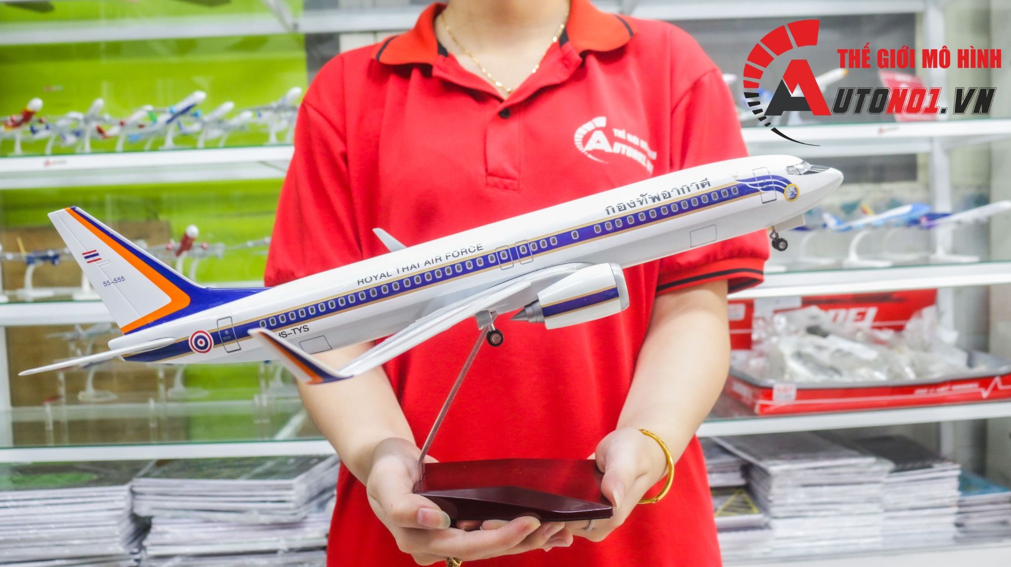 Mô hình máy bay Thủ tướng Thái Lan President of Thailand Boeing B737 47cm có đèn led tự động theo tiếng vỗ tay hoặc chạm MB47058