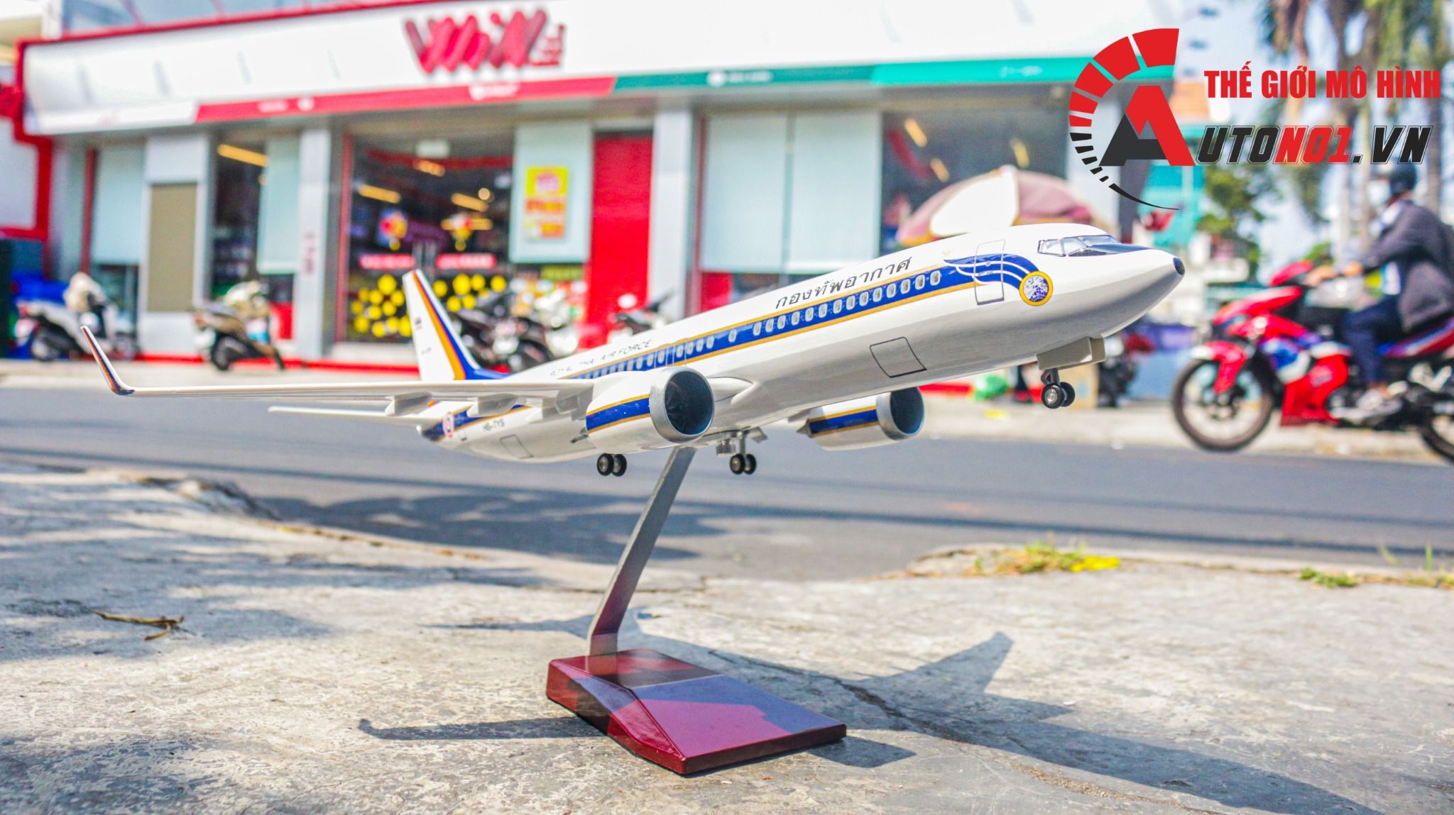 Mô hình máy bay Thủ tướng Thái Lan President of Thailand Boeing B737 47cm có đèn led tự động theo tiếng vỗ tay hoặc chạm MB47058