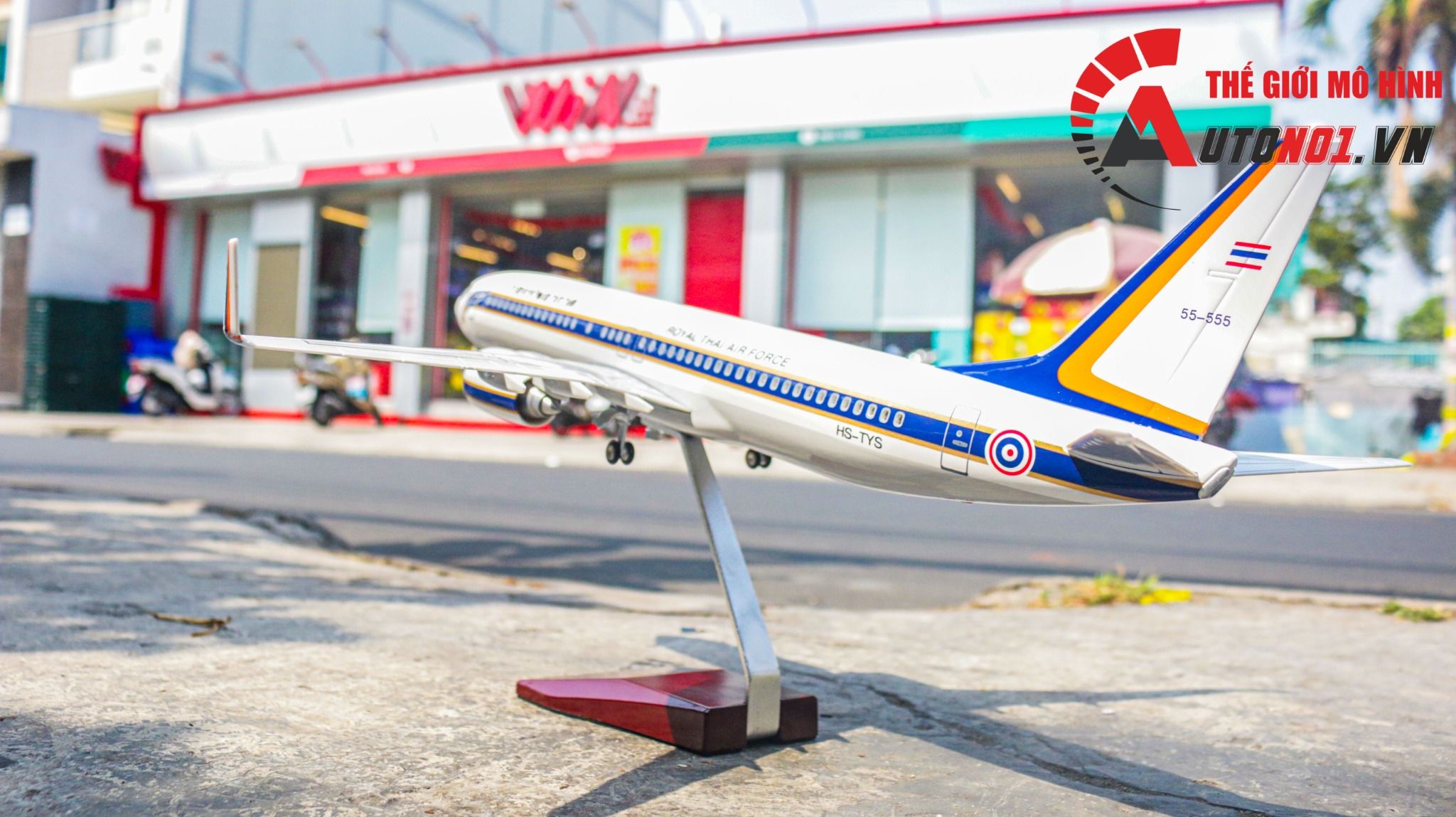 Mô hình máy bay Thủ tướng Thái Lan President of Thailand Boeing B737 47cm có đèn led tự động theo tiếng vỗ tay hoặc chạm MB47058