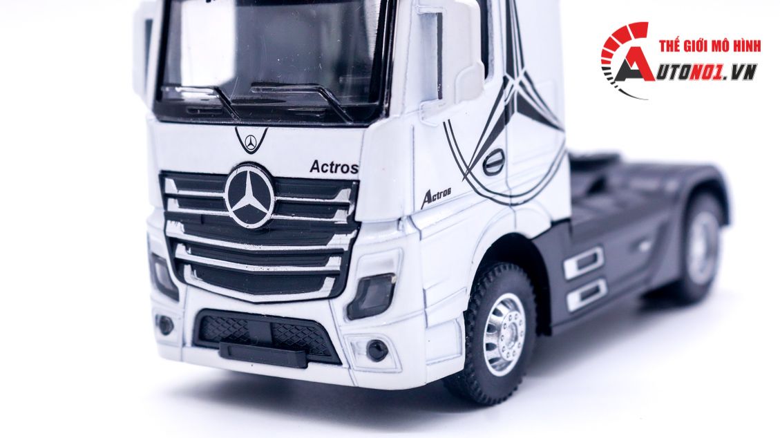 Mô hình xe đầu kéo chở xe truck trailer Mecedes Benz Actros có đầu kim loại 41x6x8cm tỉ lệ 1:36 8231