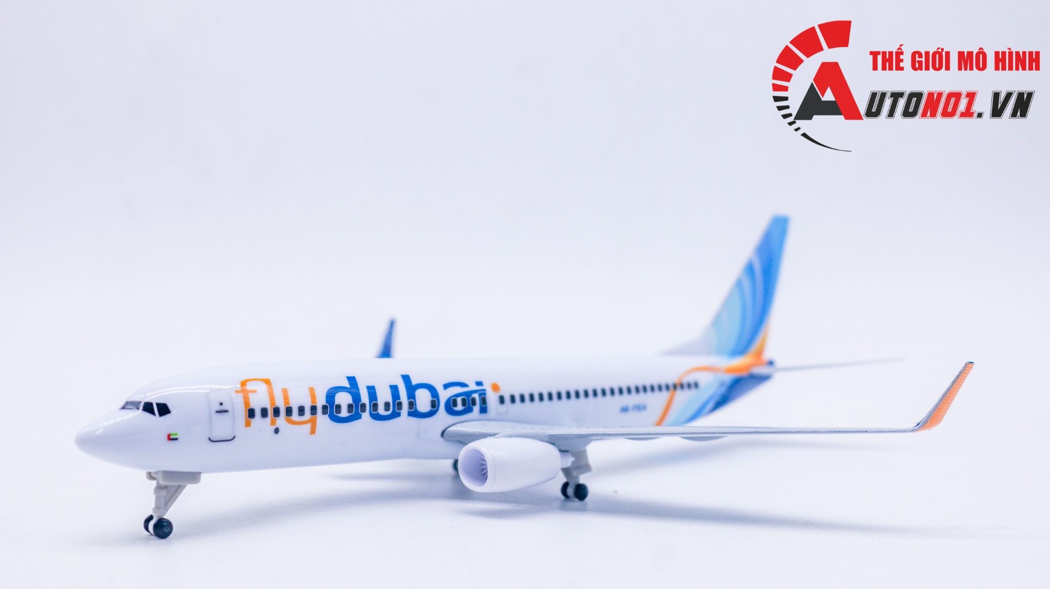 Mô hình máy bay Fly Dubai Airlines Boeing B737 kích thước 20cm MB20083