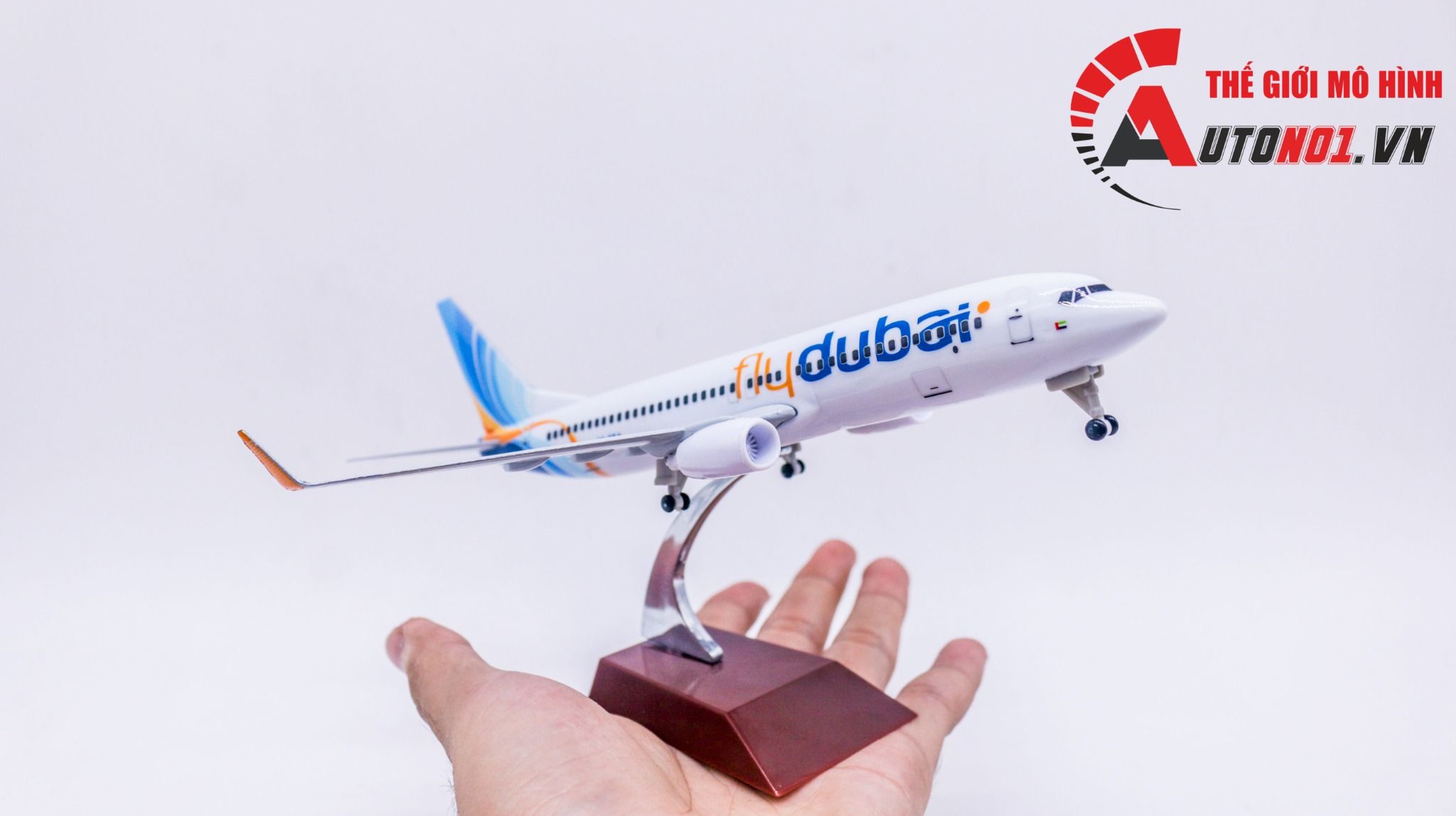 Mô hình máy bay Fly Dubai Airlines Boeing B737 kích thước 20cm MB20083