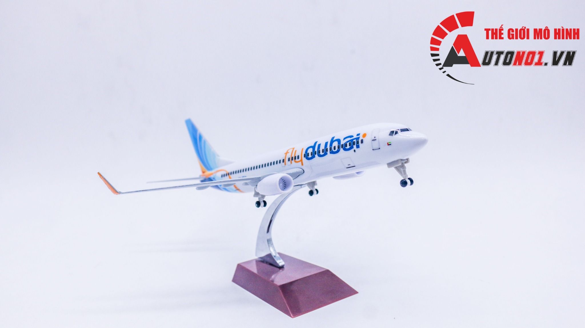 Mô hình máy bay Fly Dubai Airlines Boeing B737 kích thước 20cm MB20083