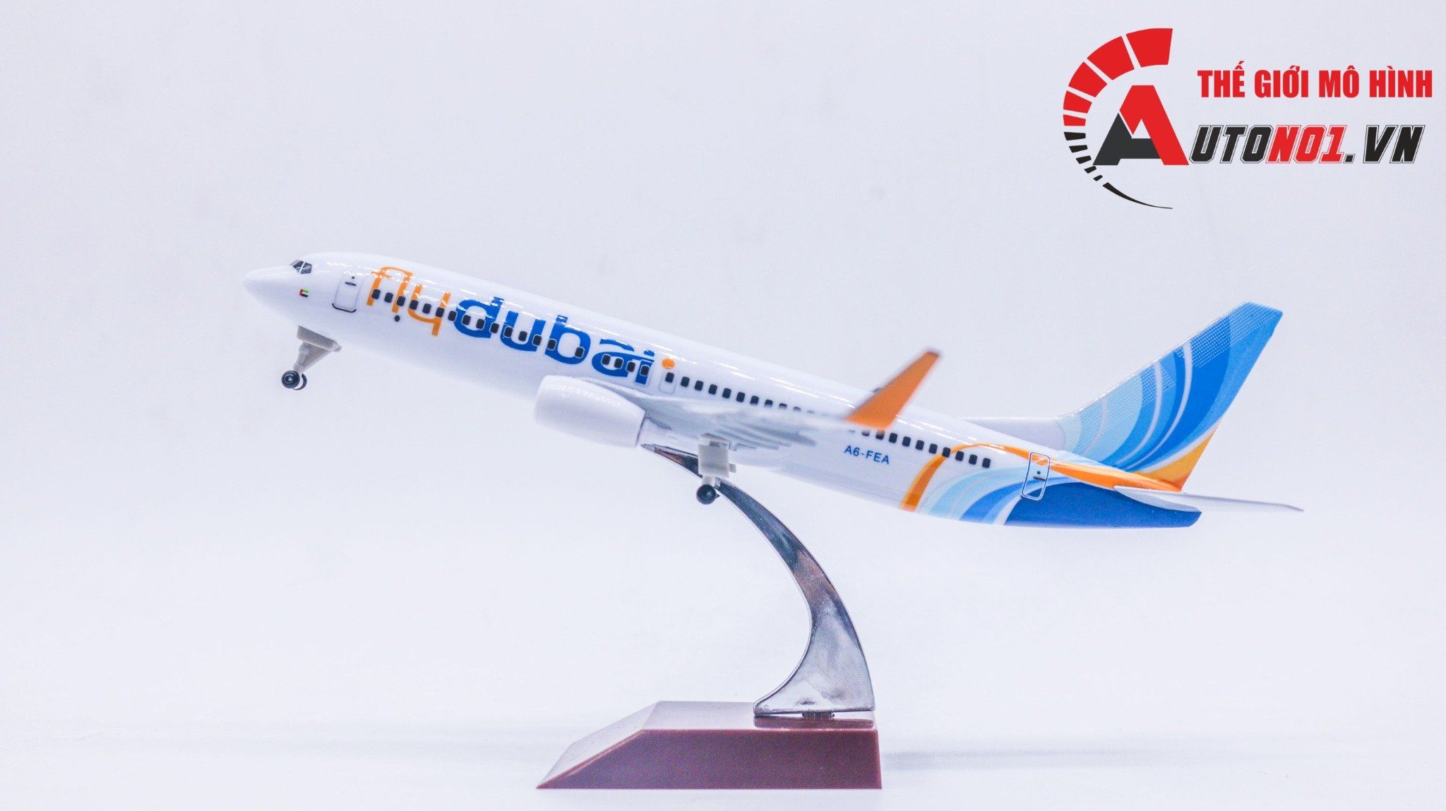 Mô hình máy bay Fly Dubai Airlines Boeing B737 kích thước 20cm MB20083