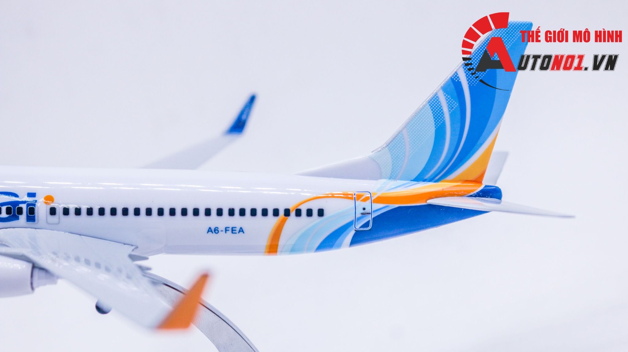 Mô hình máy bay Fly Dubai Airlines Boeing B737 kích thước 20cm MB20083