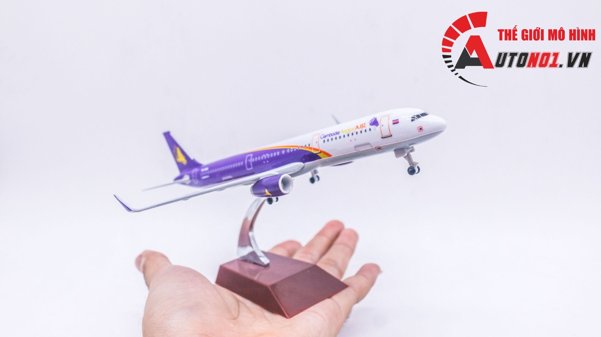 Mô hình máy bay Cambodia Angkor Air Airbus A321 kích thước 20cm MB20082