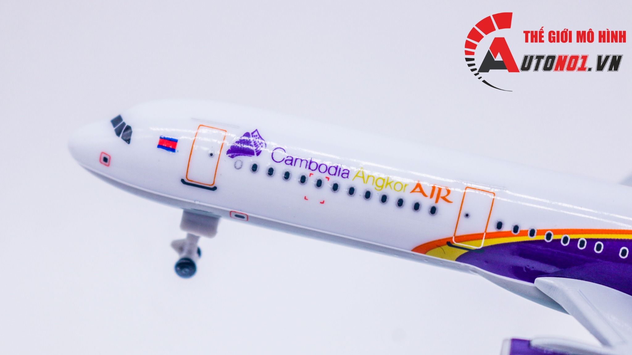 Mô hình máy bay Cambodia Angkor Air Airbus A321 kích thước 20cm MB20082