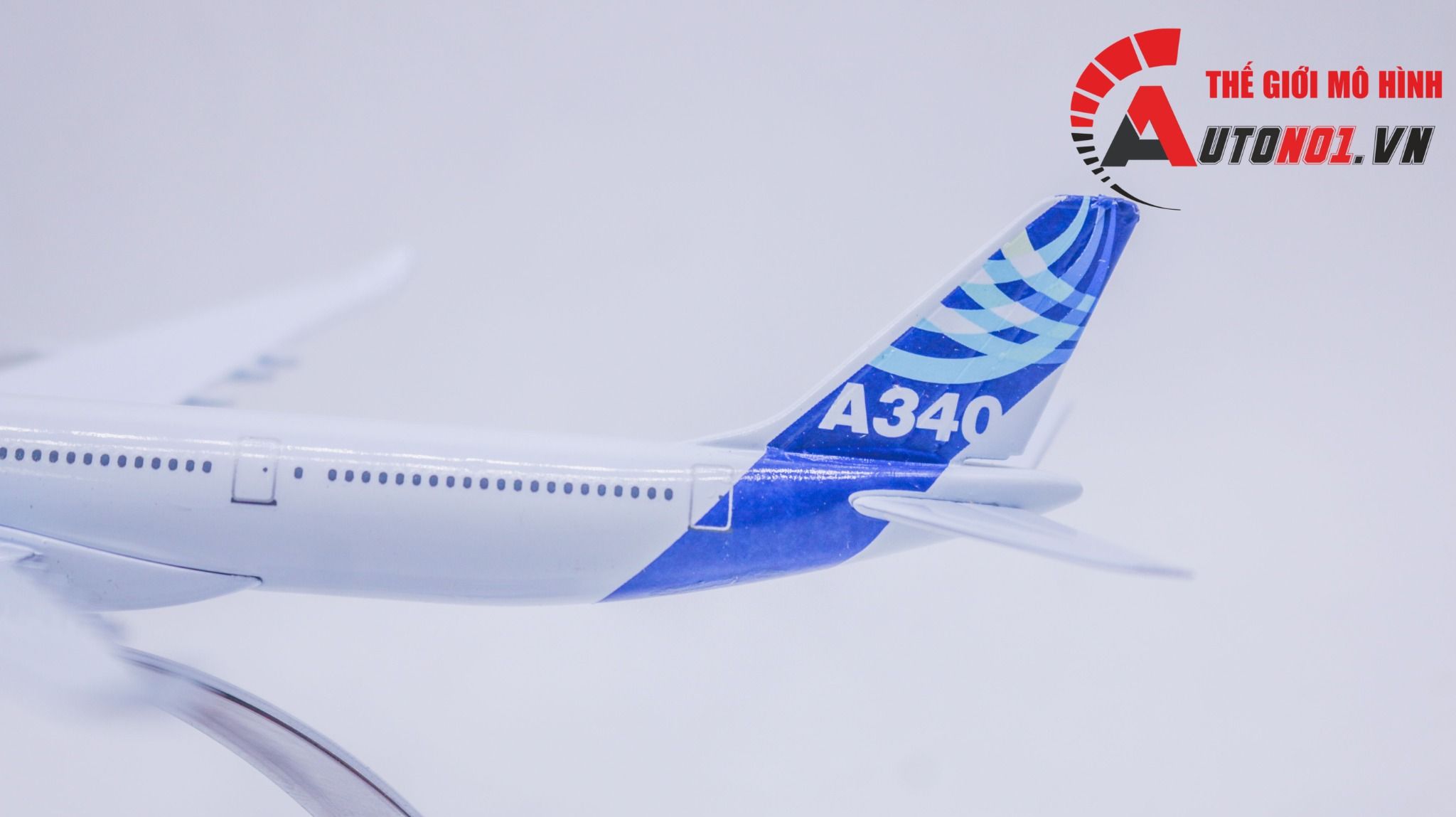 Mô hình máy bay USA Airbus A340 kích thước 20cm MB20084