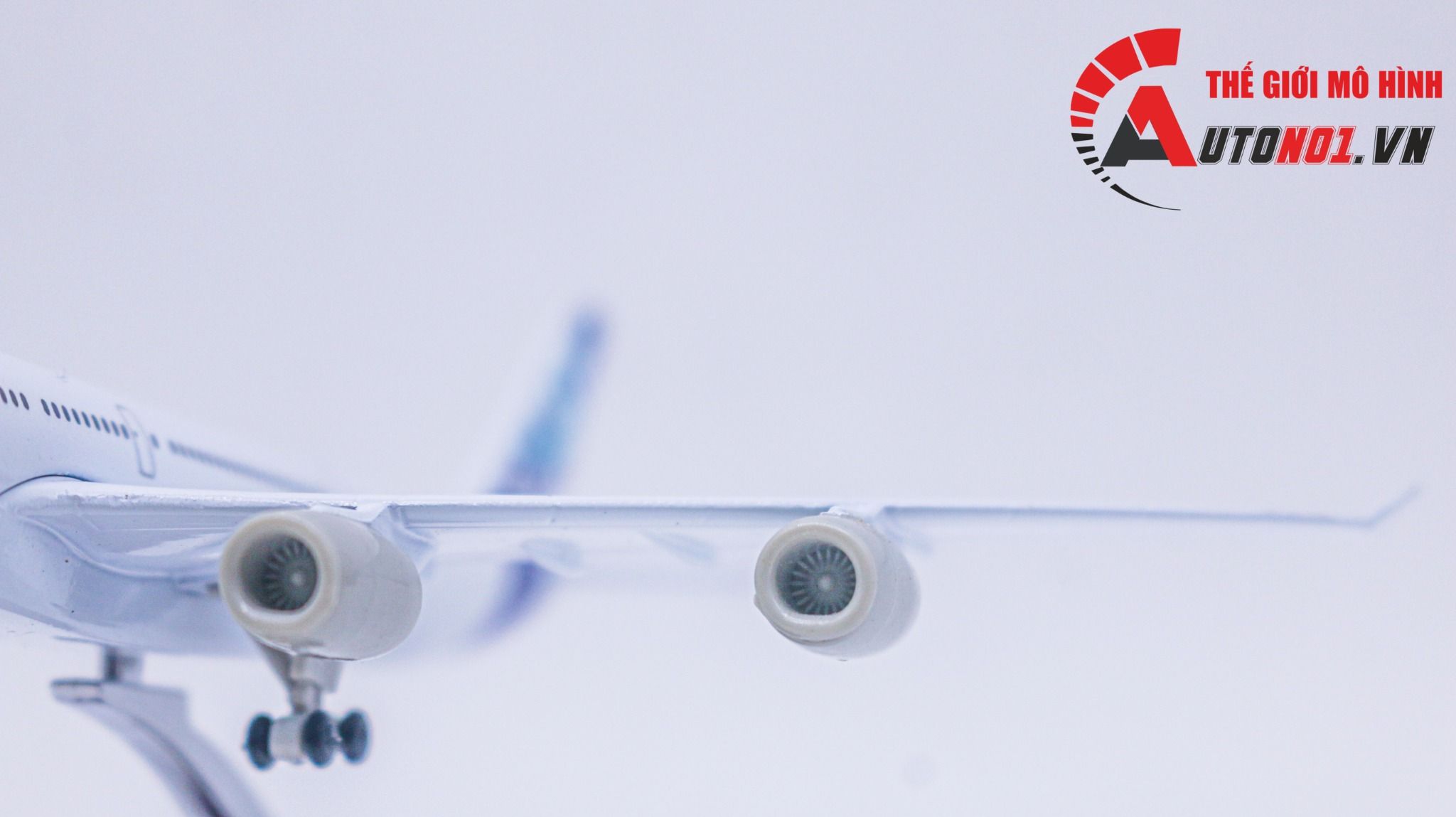 Mô hình máy bay USA Airbus A340 kích thước 20cm MB20084