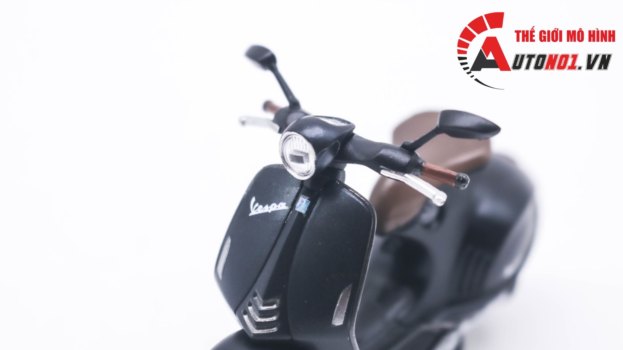 Mô hình xe Vespa 946 độ matt black 2023 tỉ lệ 1:18 Autono1 Welly D228