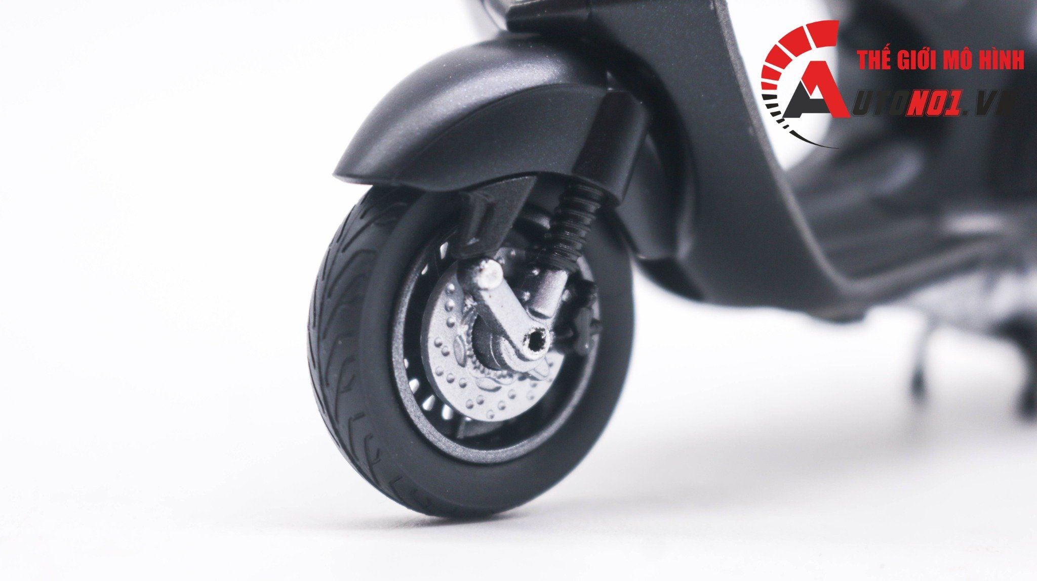 Mô hình xe Vespa 946 độ matt black 2023 tỉ lệ 1:18 Autono1 Welly D228