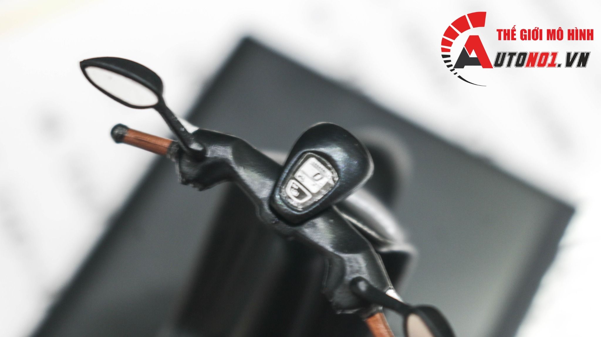 Mô hình xe Vespa 946 độ matt black 2023 tỉ lệ 1:18 Autono1 Welly D228