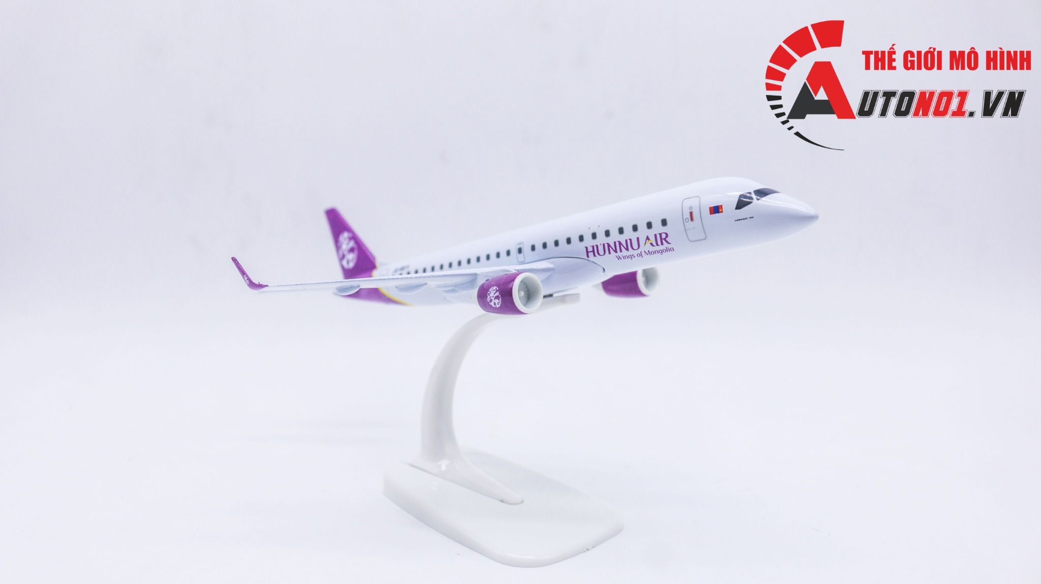 Mô hình máy bay Mông Cổ Hunnu Air Embraer E190 kích thước 20cm MB20081