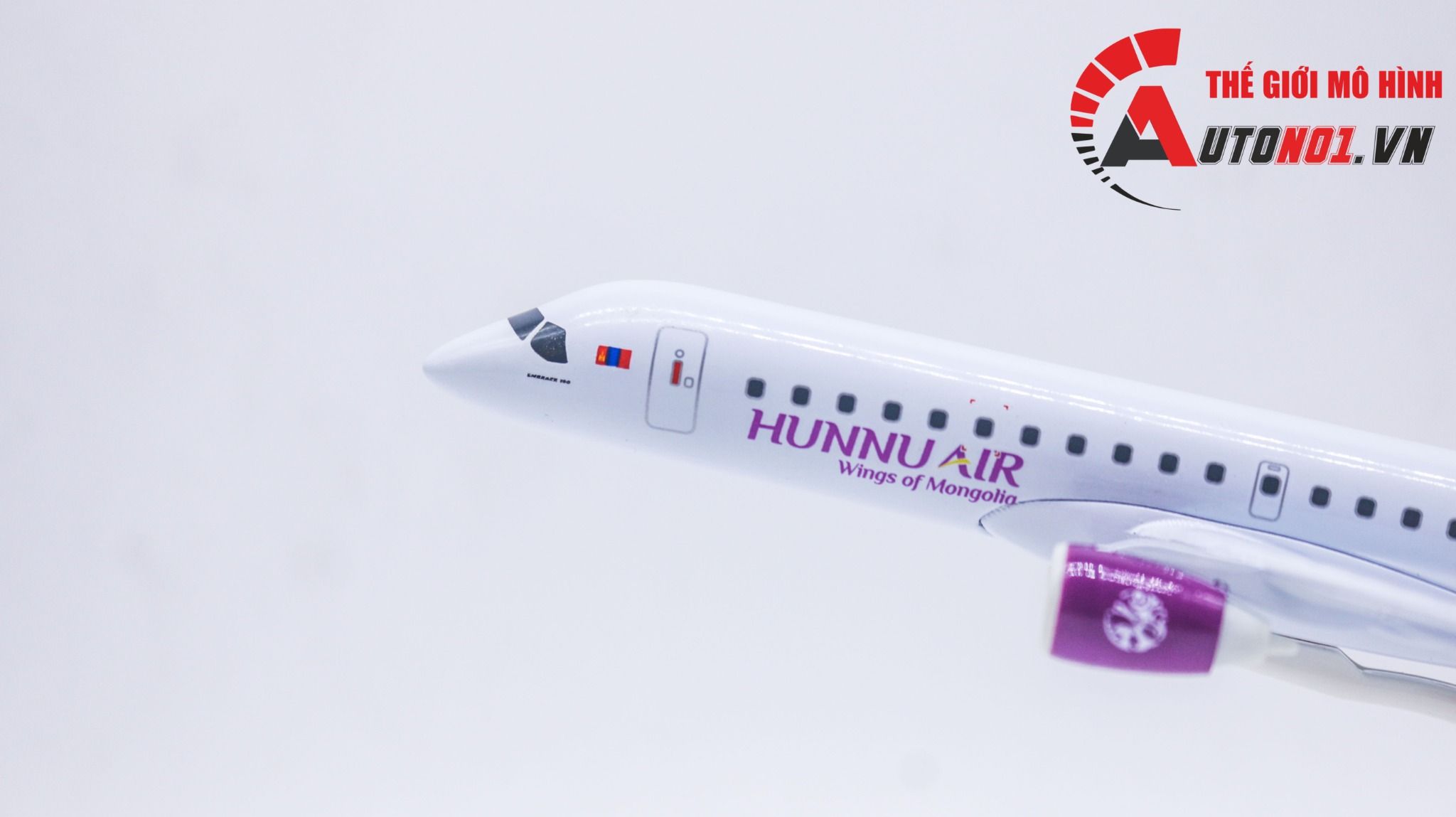 Mô hình máy bay Mông Cổ Hunnu Air Embraer E190 kích thước 20cm MB20081