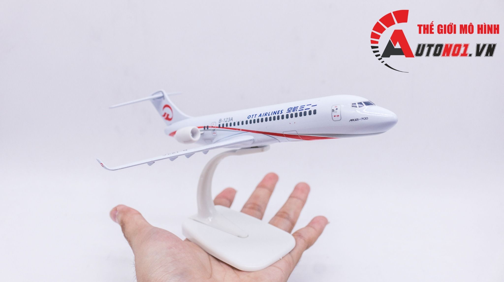 Mô hình máy bay China OTT Airlines ARJ kích thước 20cm MB20080