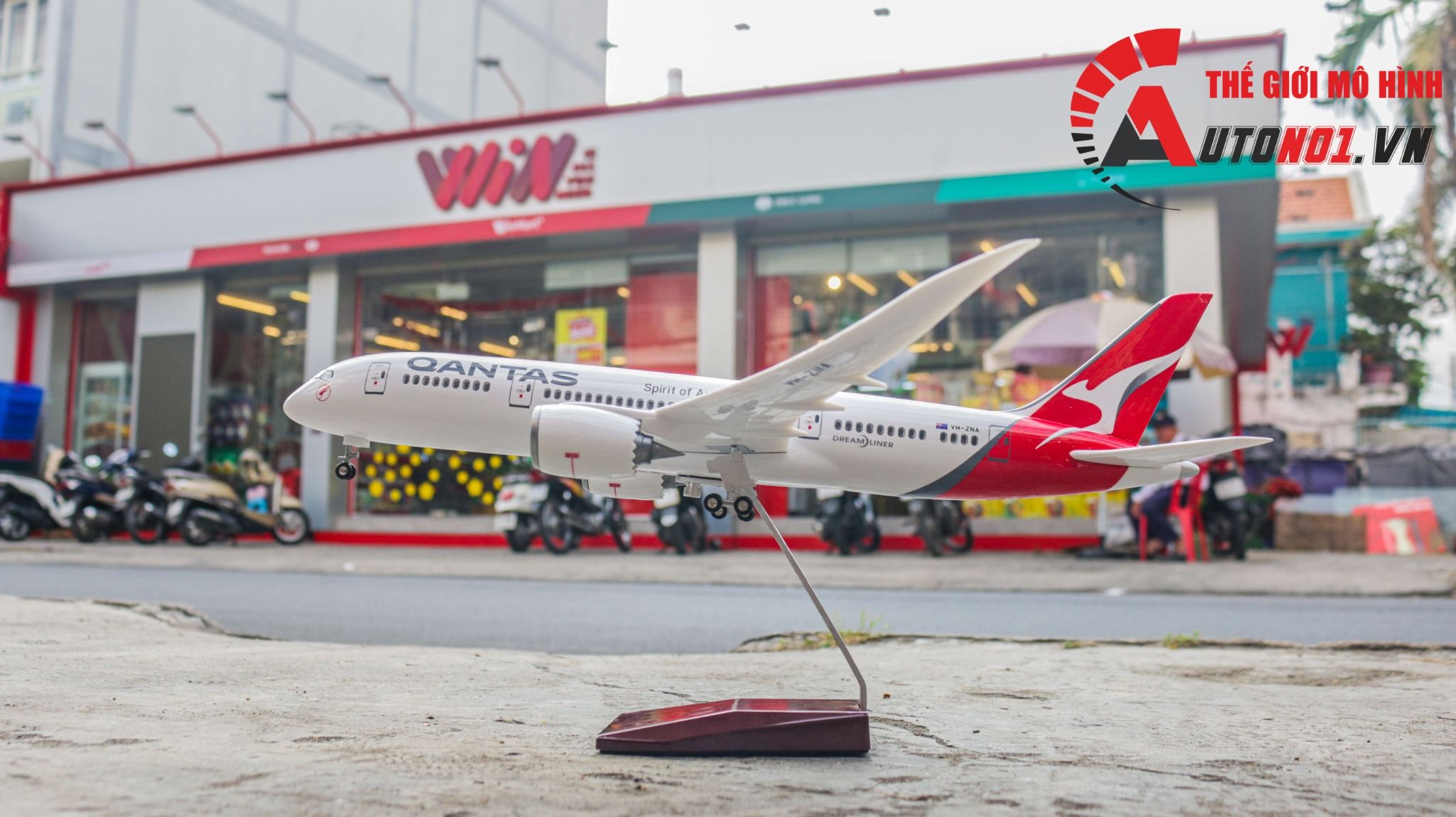 Mô hình máy bay Australia Qantas Boeing B787 47cm 1:130 có đèn led tự động theo tiếng vỗ tay hoặc chạm MB47007