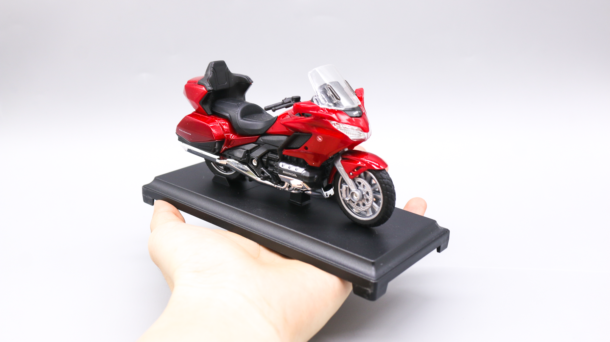 Mô hình xe Honda Goldwing 2020 red 1:18 Welly 3543