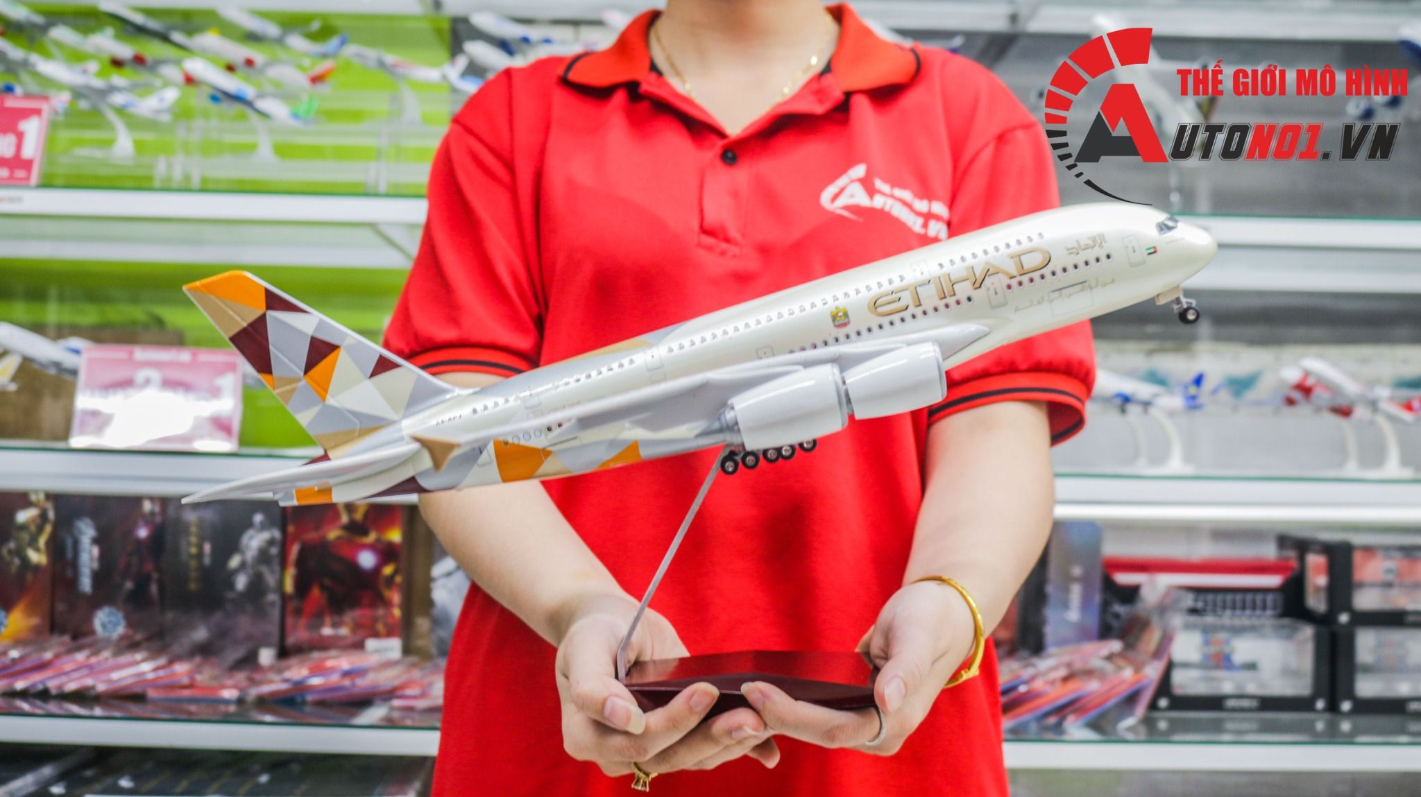 Mô hình máy bay Jason Tutu Etihad Airbus A380 Ả Rập 47cm có đèn led tự động theo tiếng vỗ tay hoặc chạm MB47043