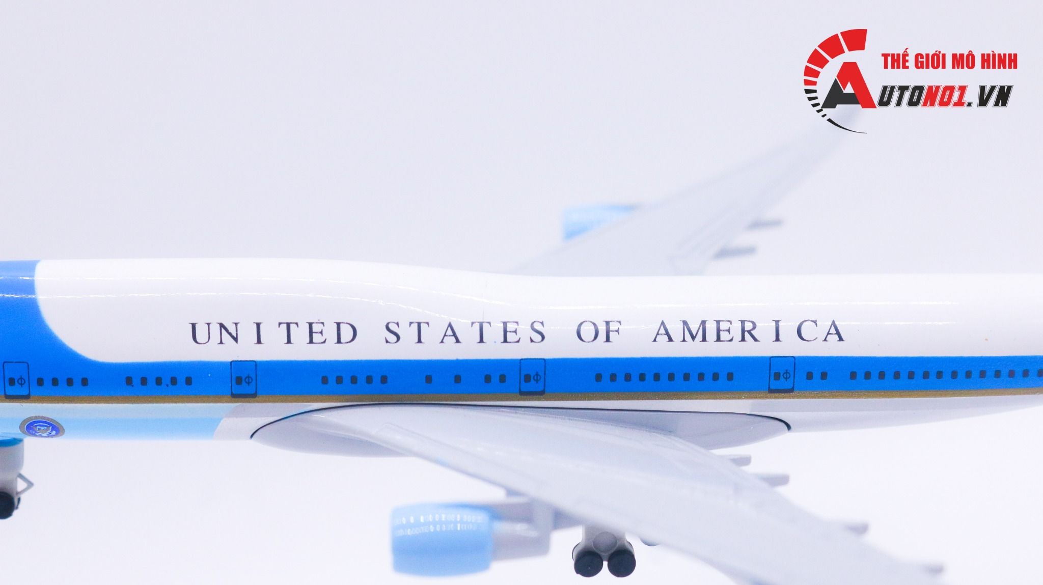Mô hình máy bay Chuyên cơ tổng thống Mỹ Boeing B747 Air Force One 20cm MB20021