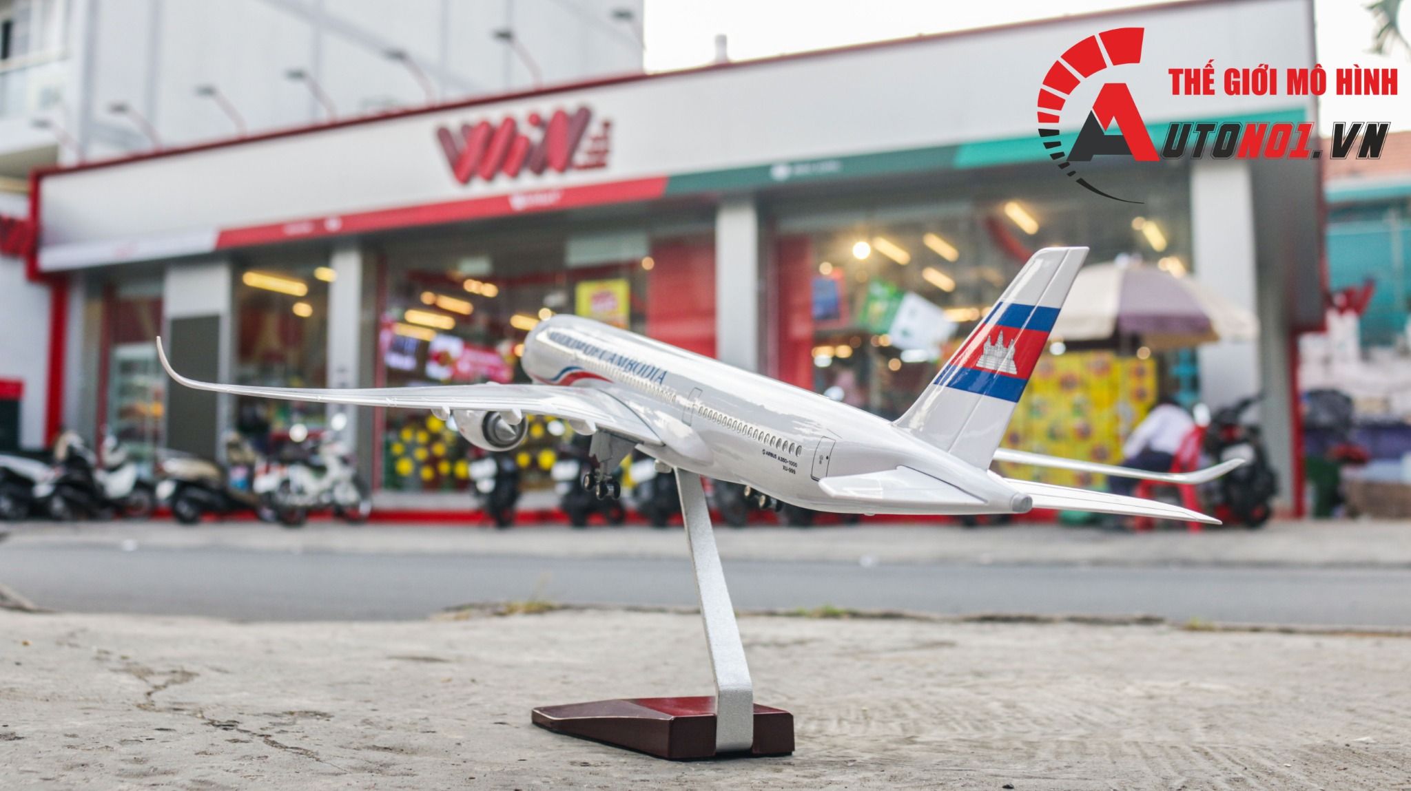 Mô hình máy bay Campuchia Kingdom of Combodia Airbus A350 47cm có đèn led tự động theo tiếng vỗ tay hoặc chạm MB47055