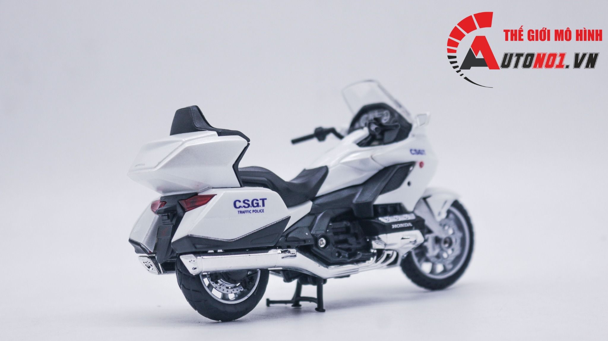 Mô hình xe độ Honda Goldwing độ CSGT có đế tỉ lệ 1:18 Autono1 D244A