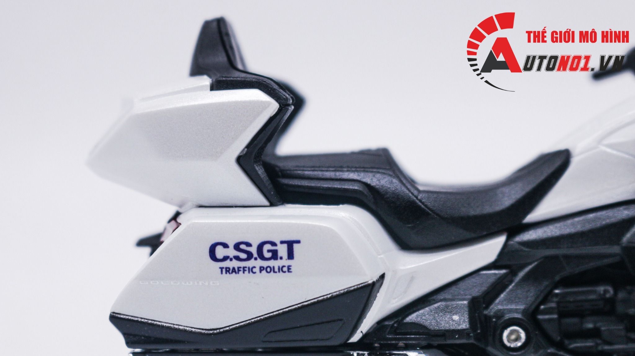 Mô hình xe độ Honda Goldwing độ CSGT có đế tỉ lệ 1:18 Autono1 D244A